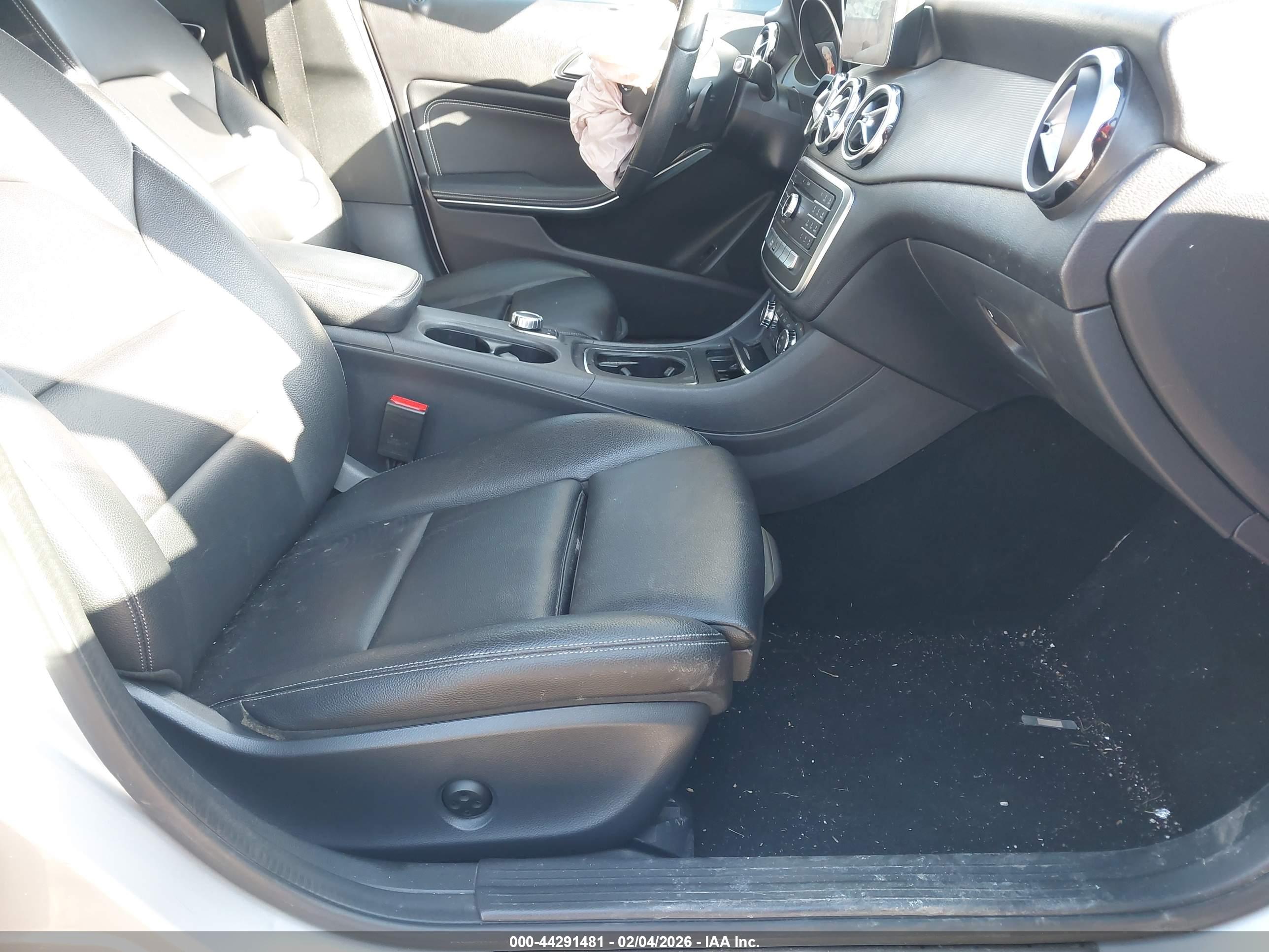 MERCEDES-BENZ GLA image 5