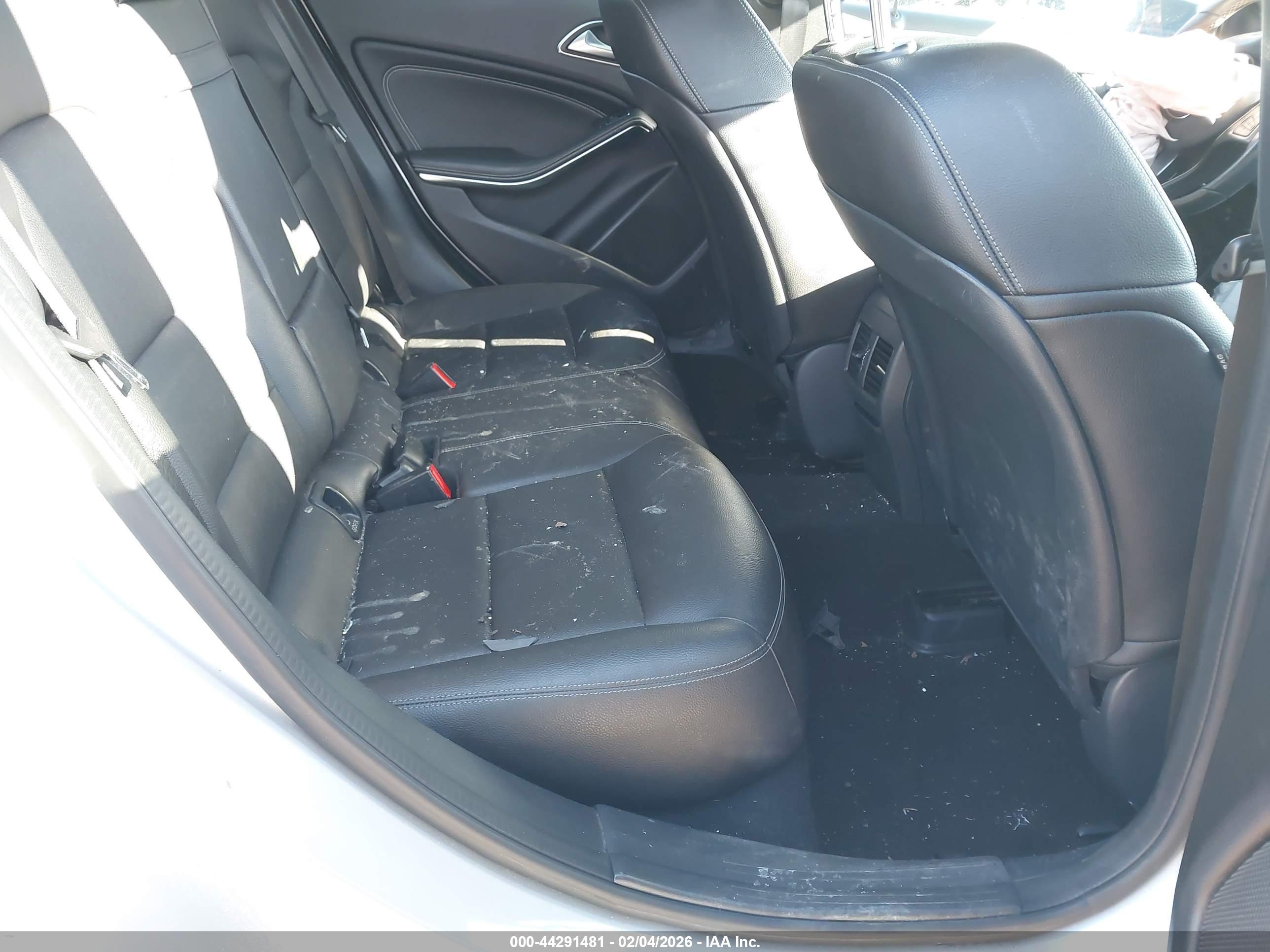 MERCEDES-BENZ GLA image 8