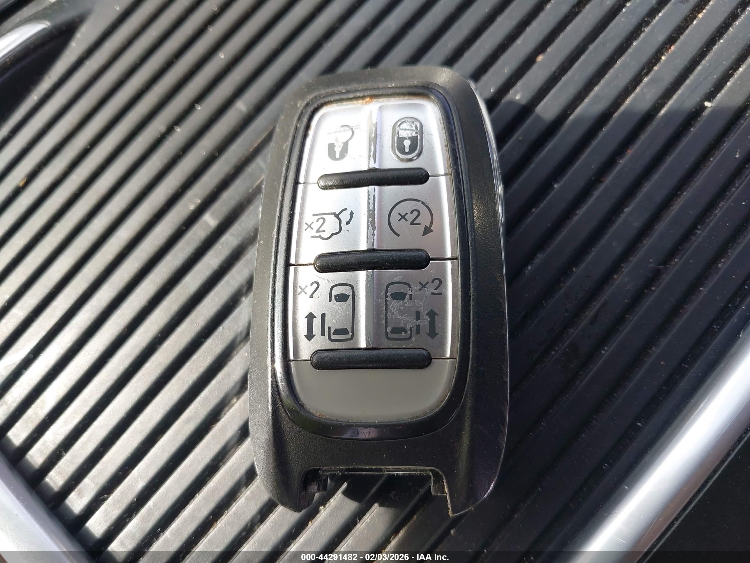 CHRYSLER PACIFICA image 11