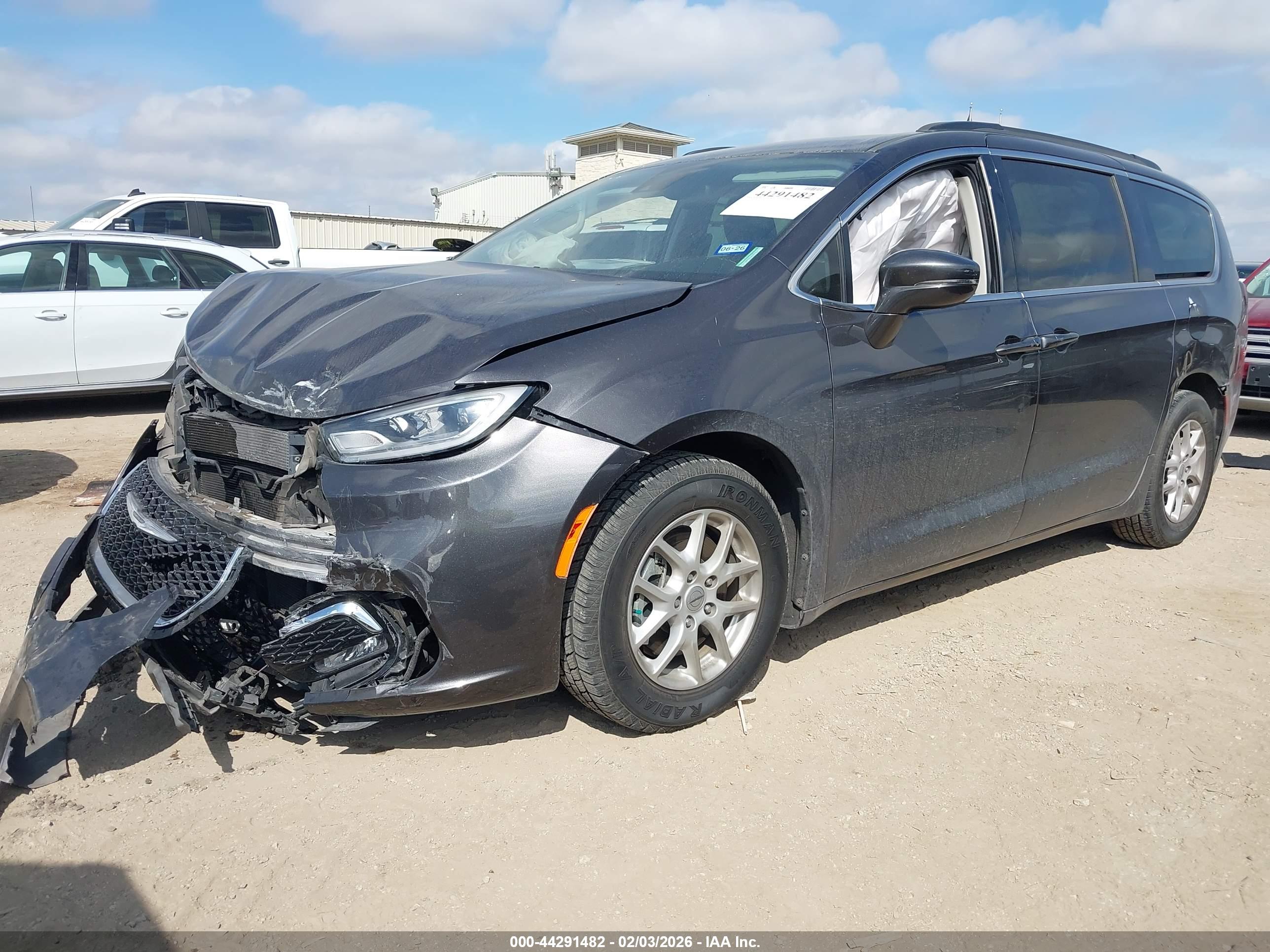 CHRYSLER PACIFICA image 2