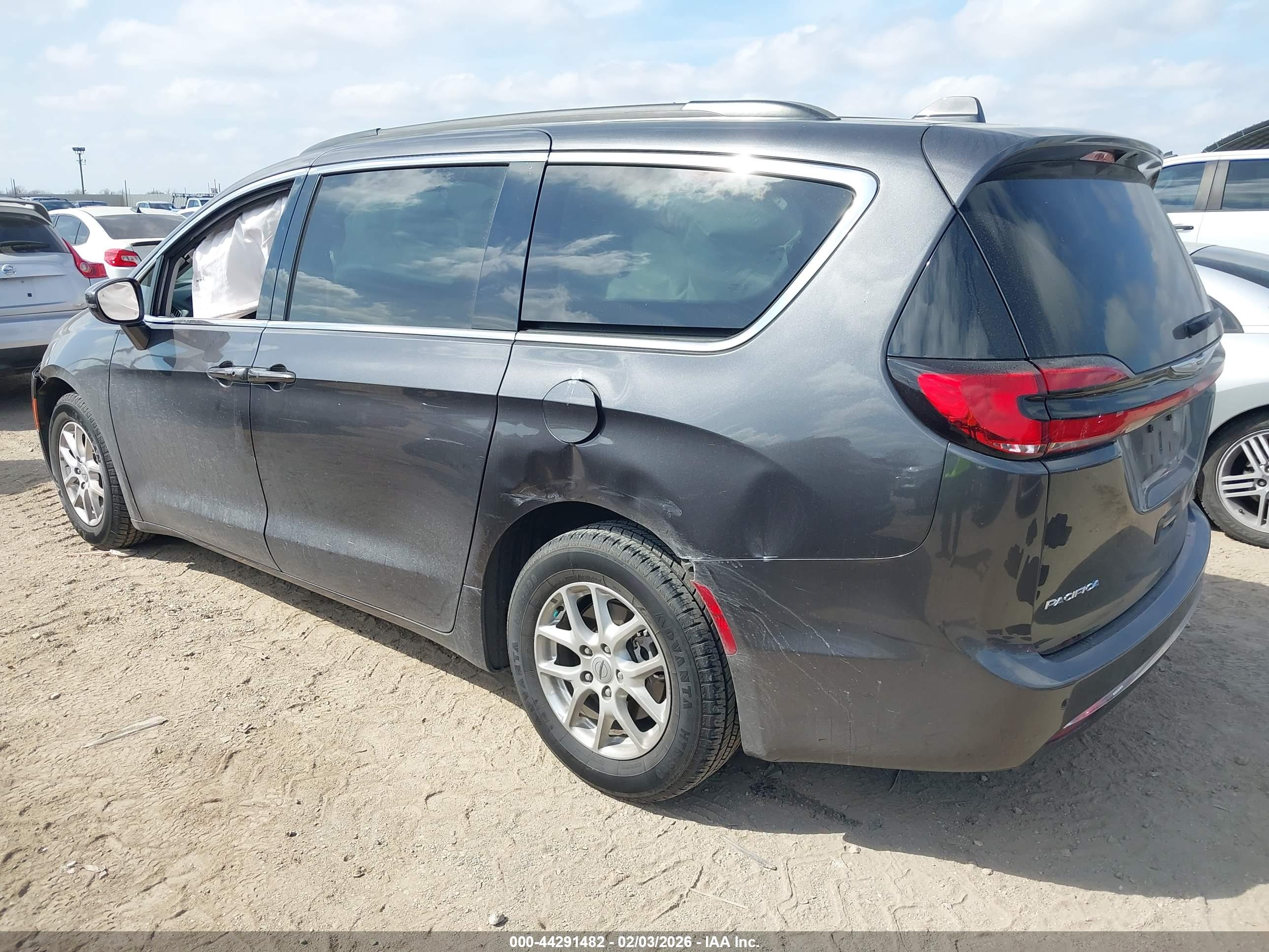 CHRYSLER PACIFICA image 3