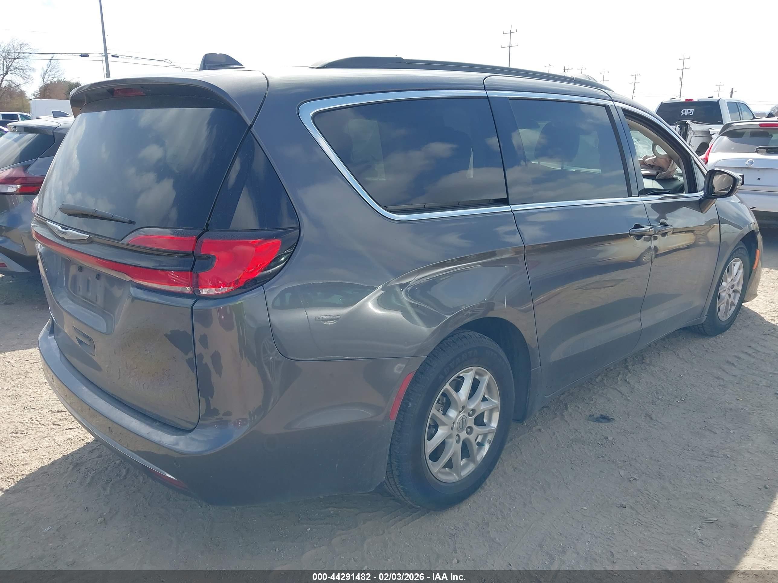 CHRYSLER PACIFICA image 4
