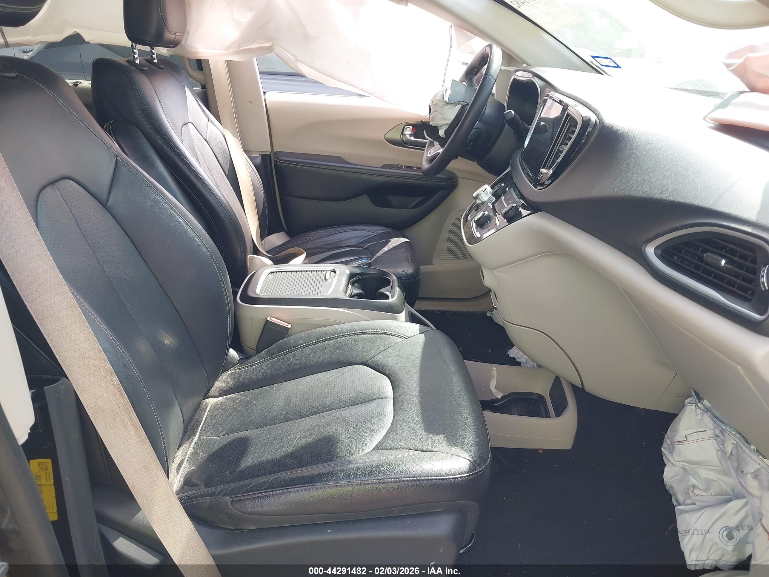 CHRYSLER PACIFICA image 5