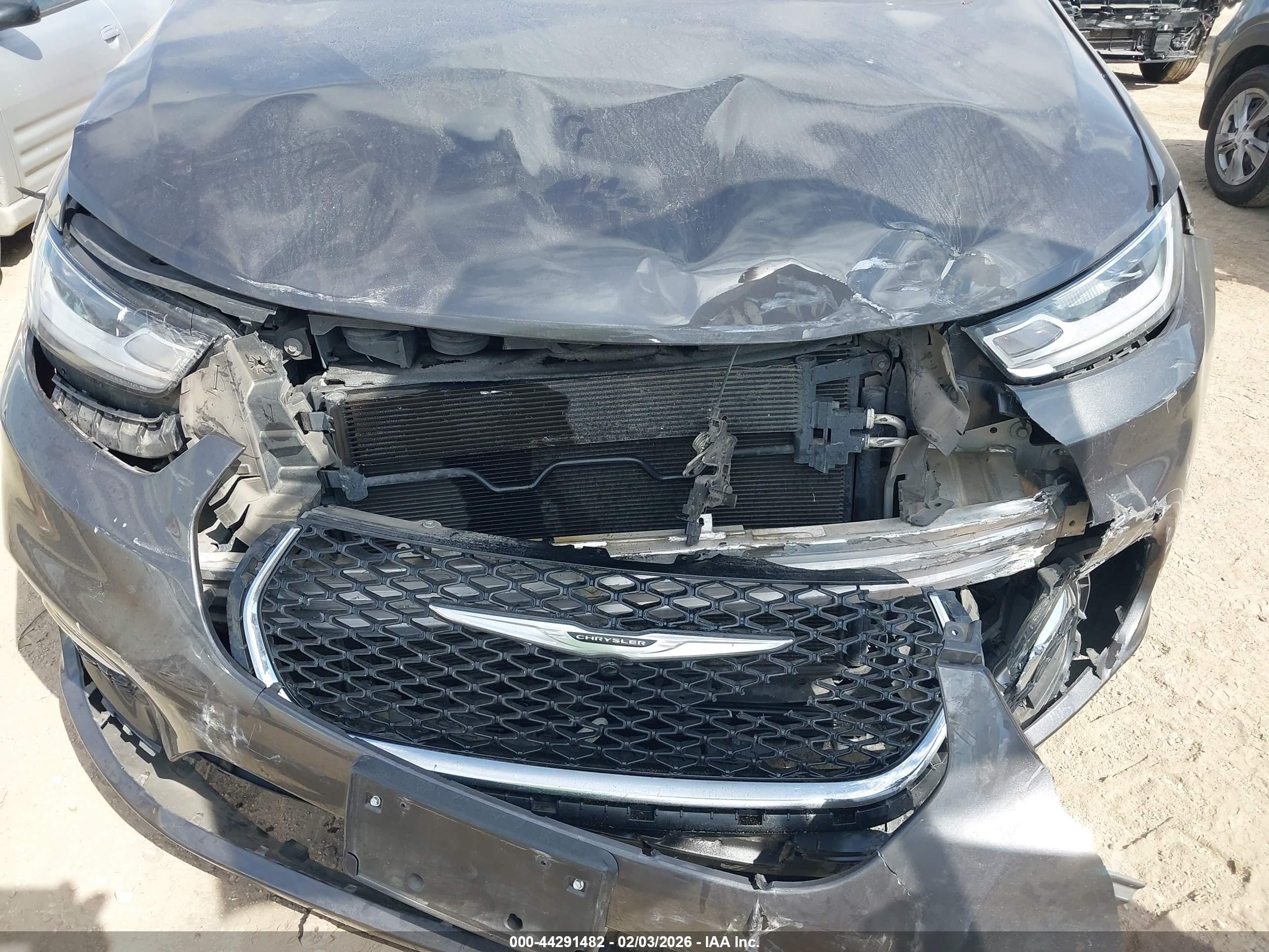 CHRYSLER PACIFICA image 6