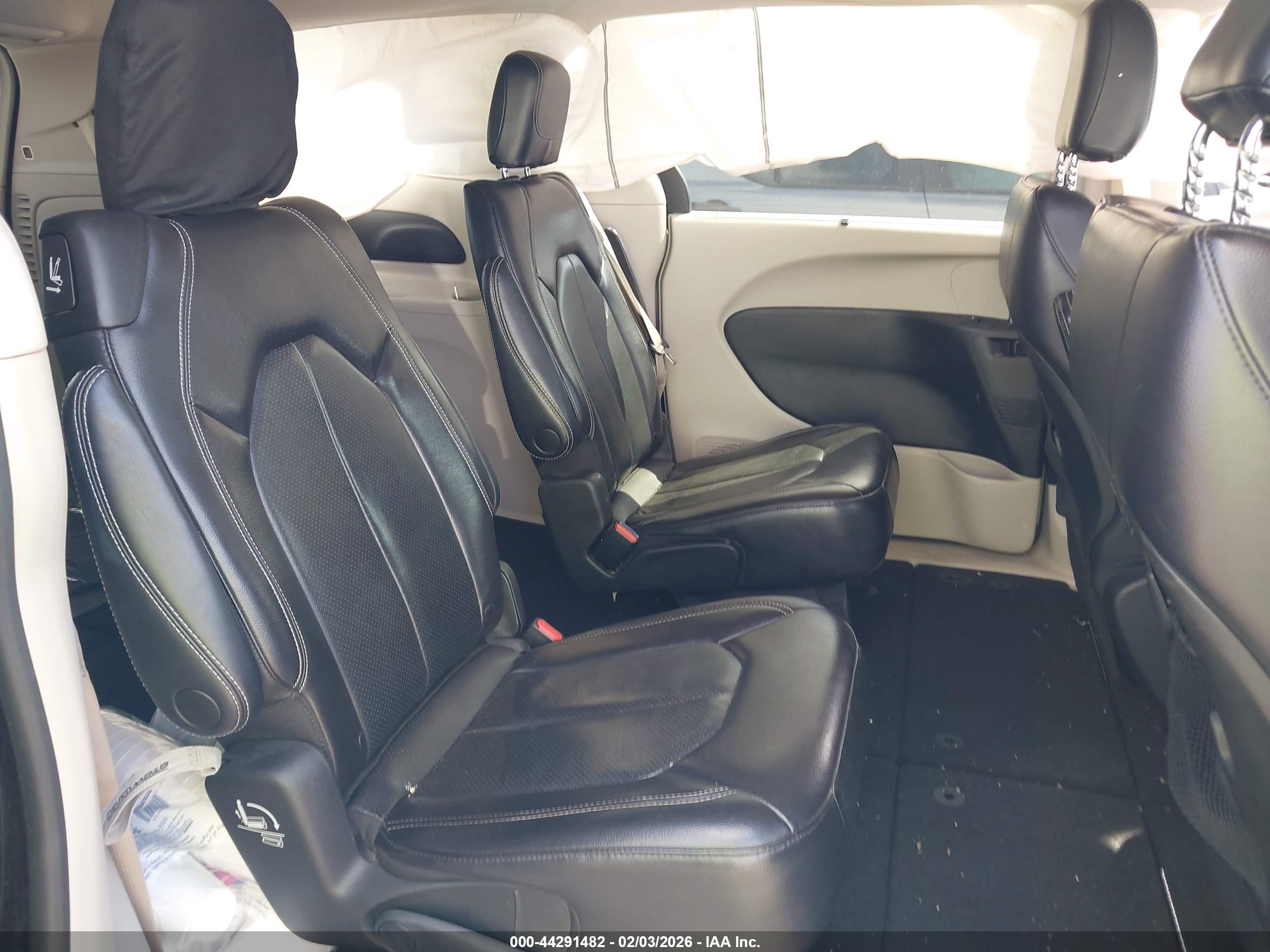 CHRYSLER PACIFICA image 8