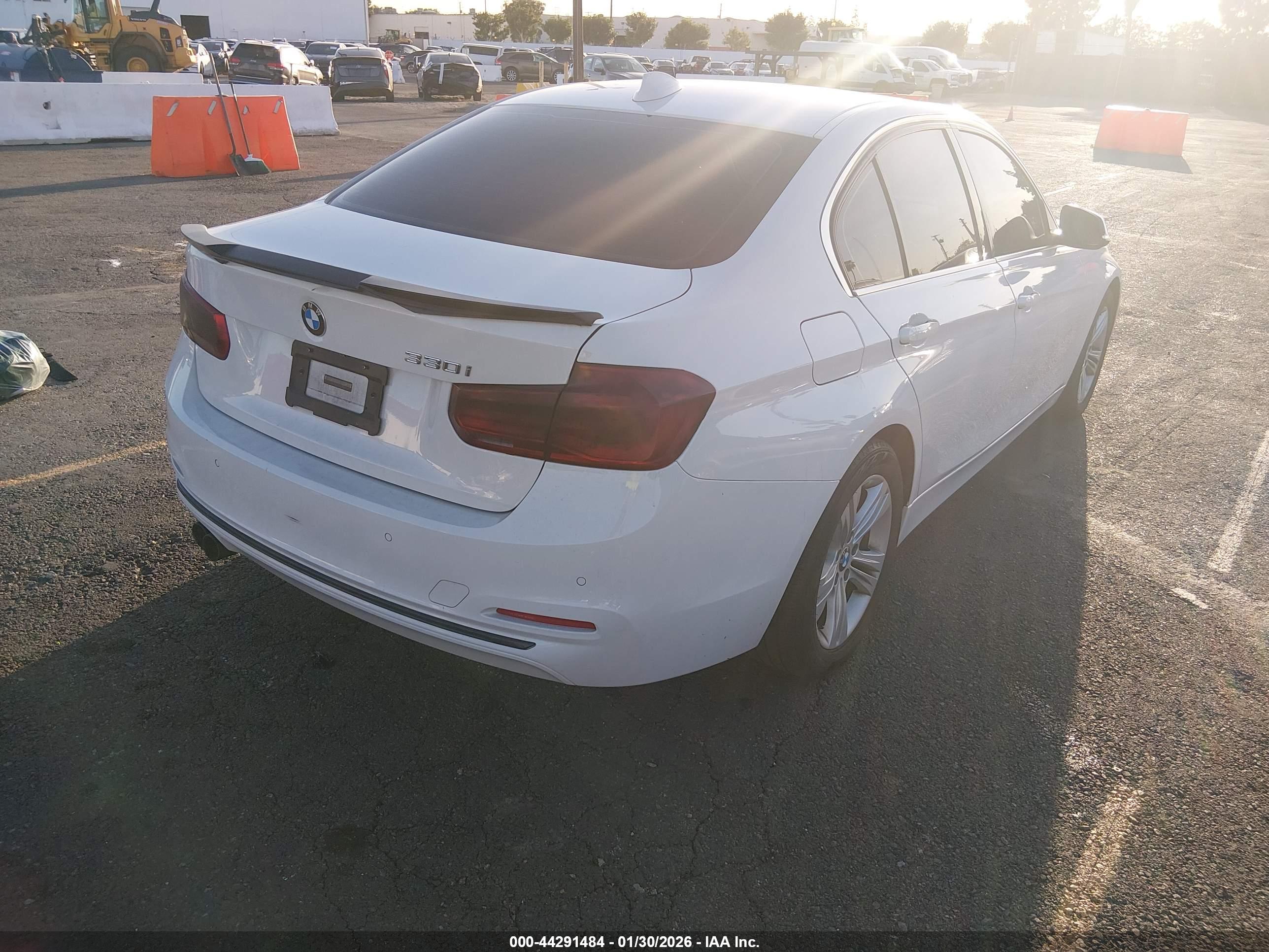 BMW 330I image 4
