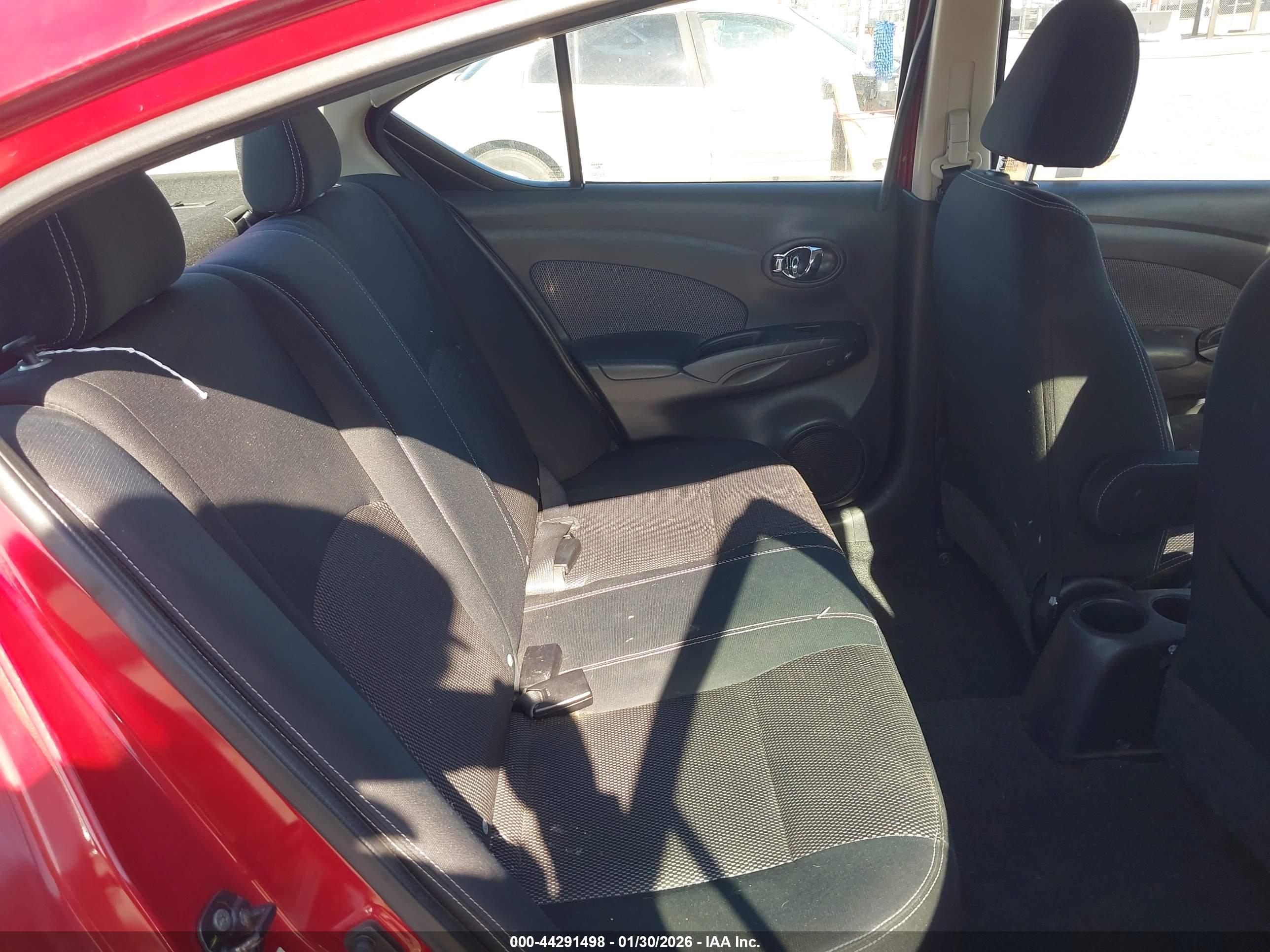 NISSAN VERSA image 8