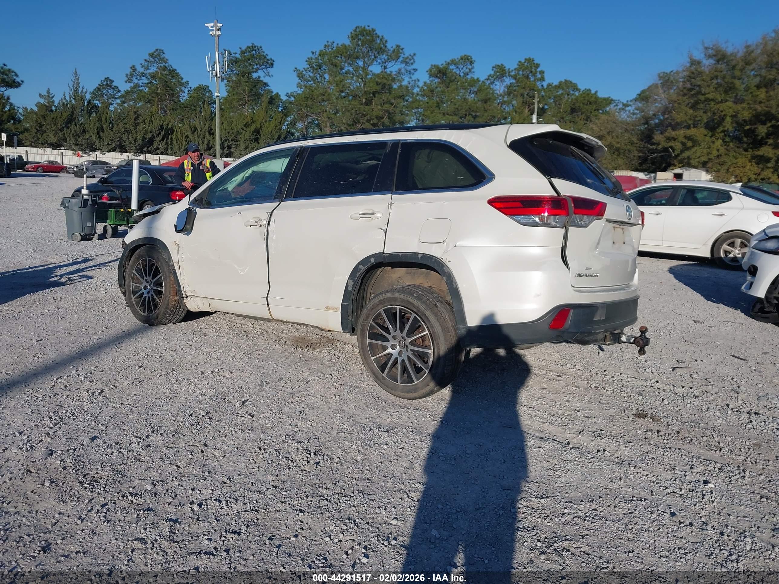 TOYOTA HIGHLANDER image 3