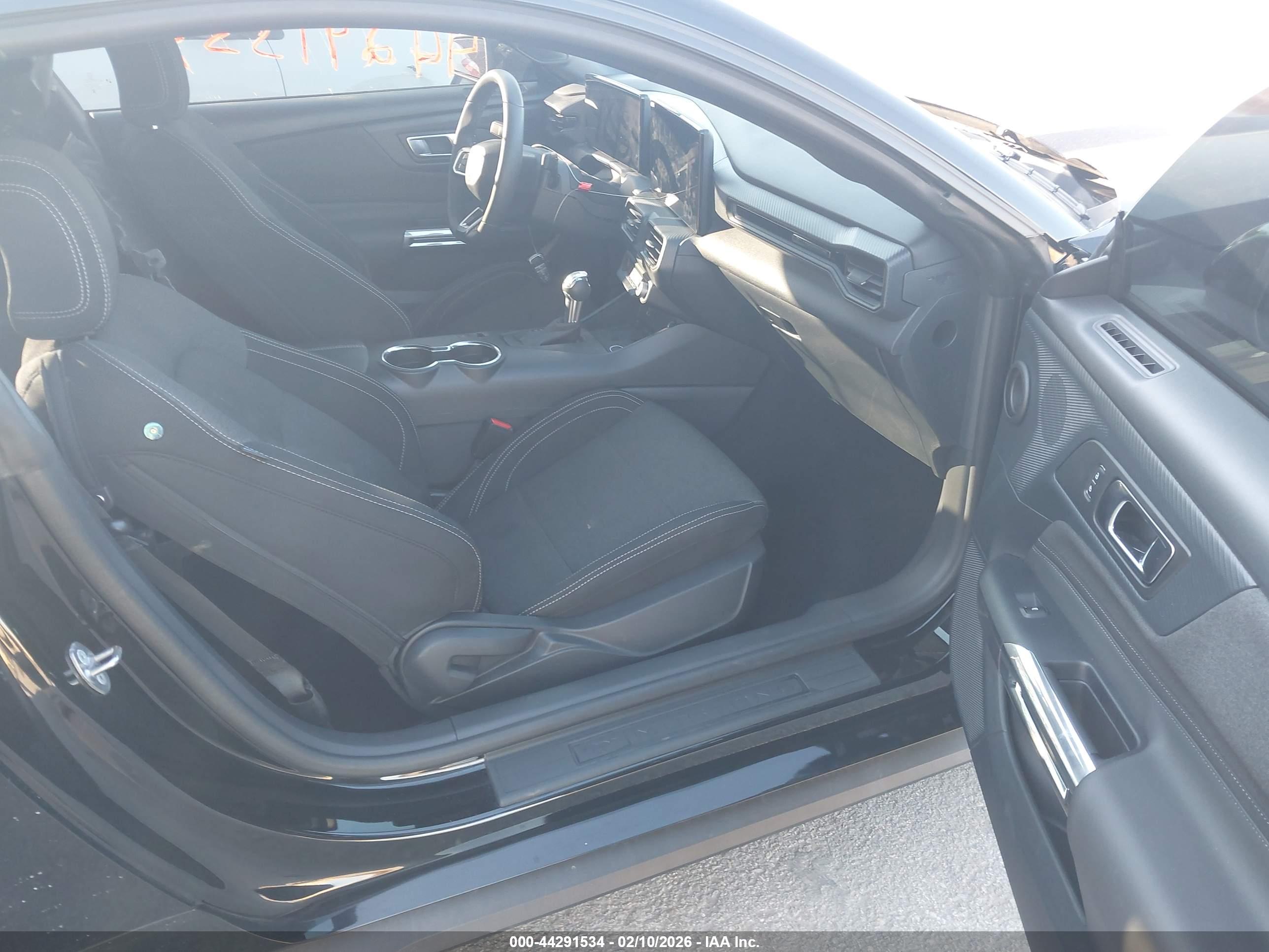 FORD MUSTANG image 5