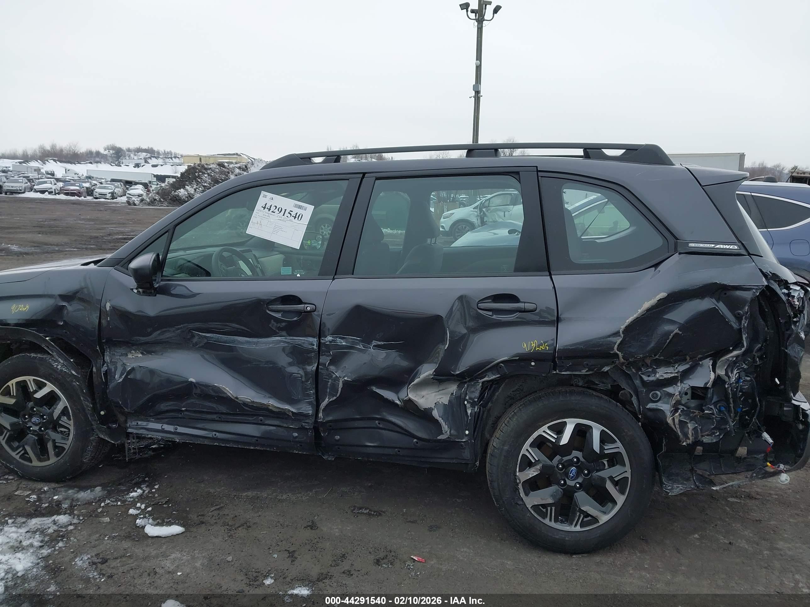 SUBARU FORESTER image 6