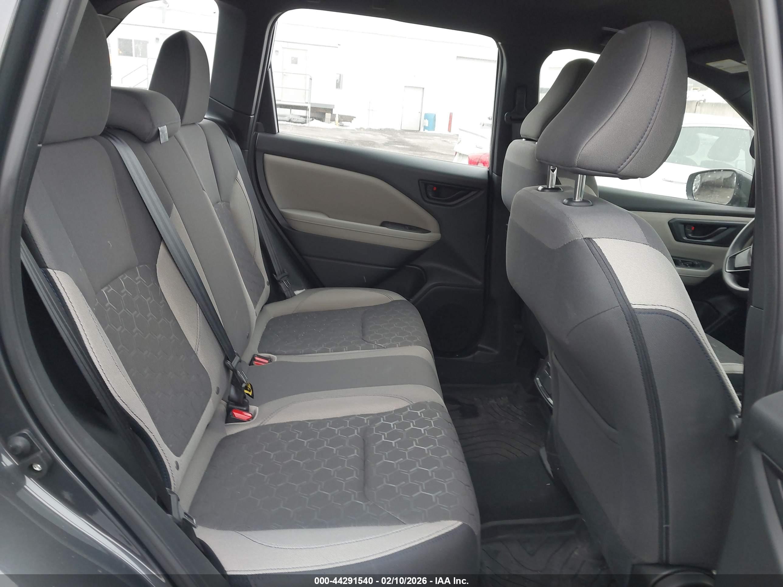 SUBARU FORESTER image 8