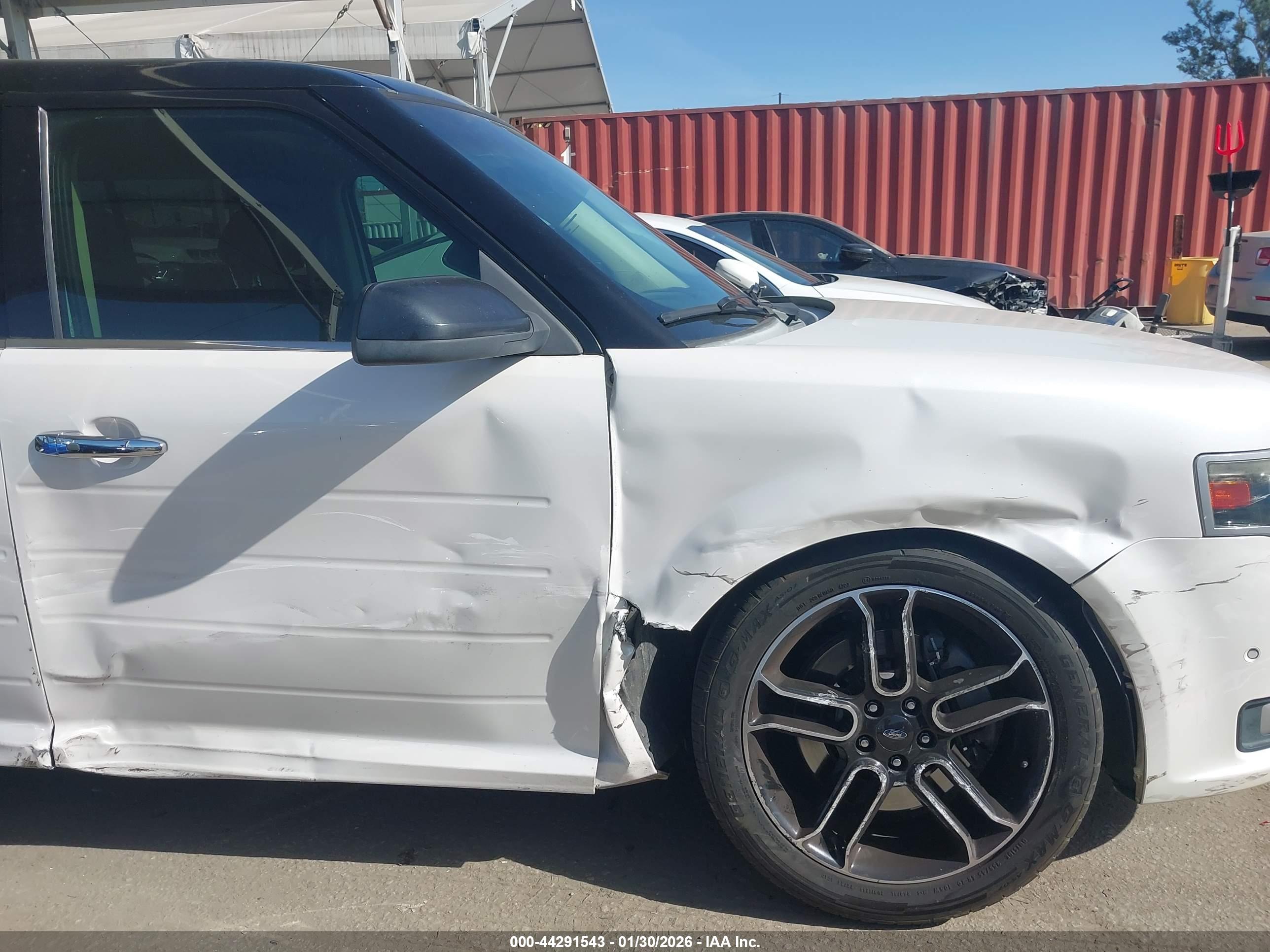FORD FLEX image 6