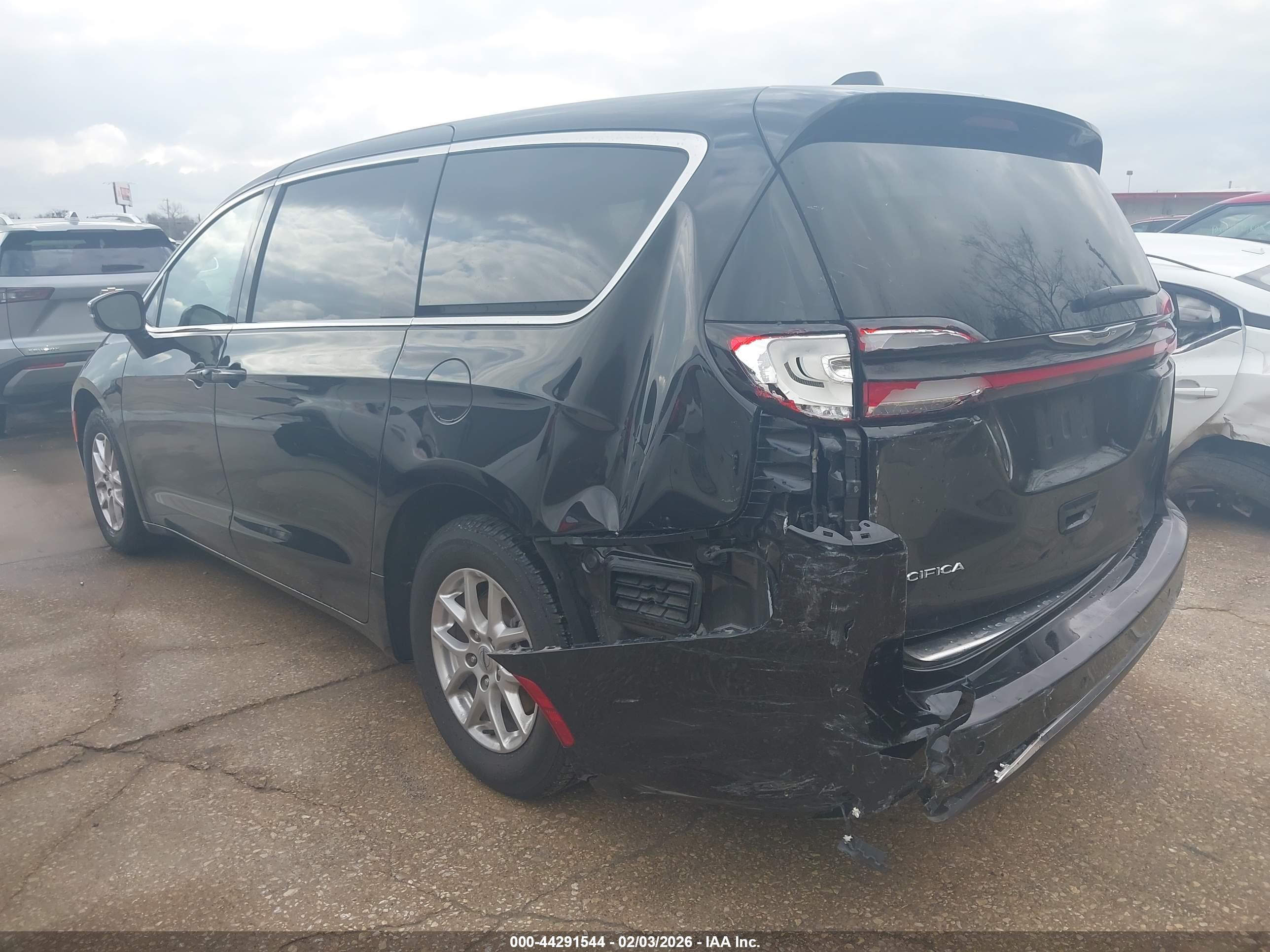 CHRYSLER PACIFICA image 3
