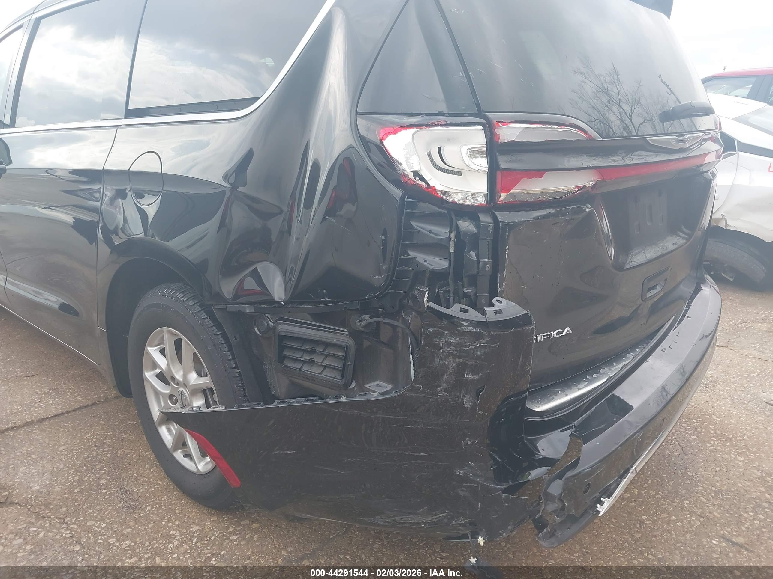 CHRYSLER PACIFICA image 6