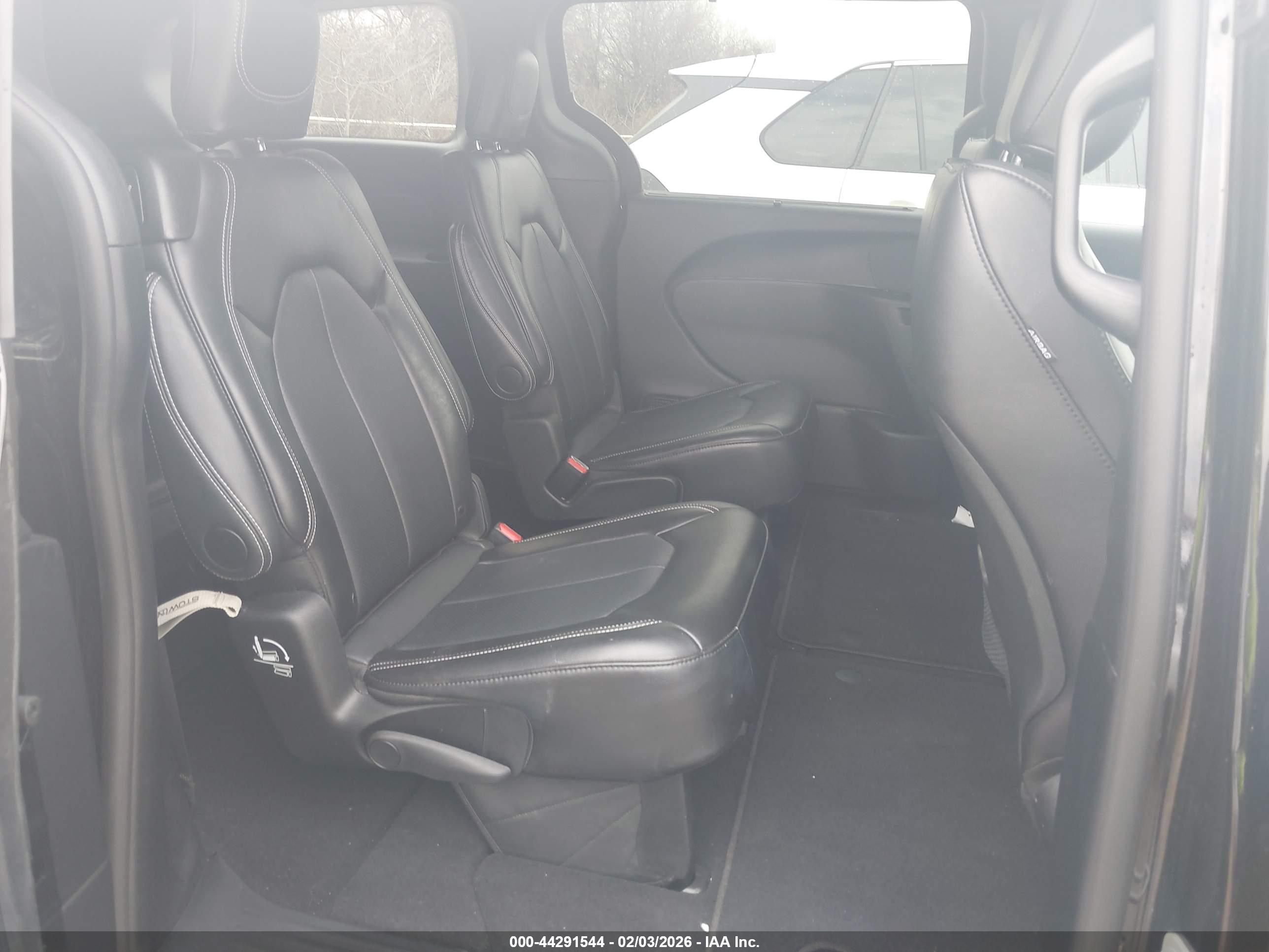 CHRYSLER PACIFICA image 8