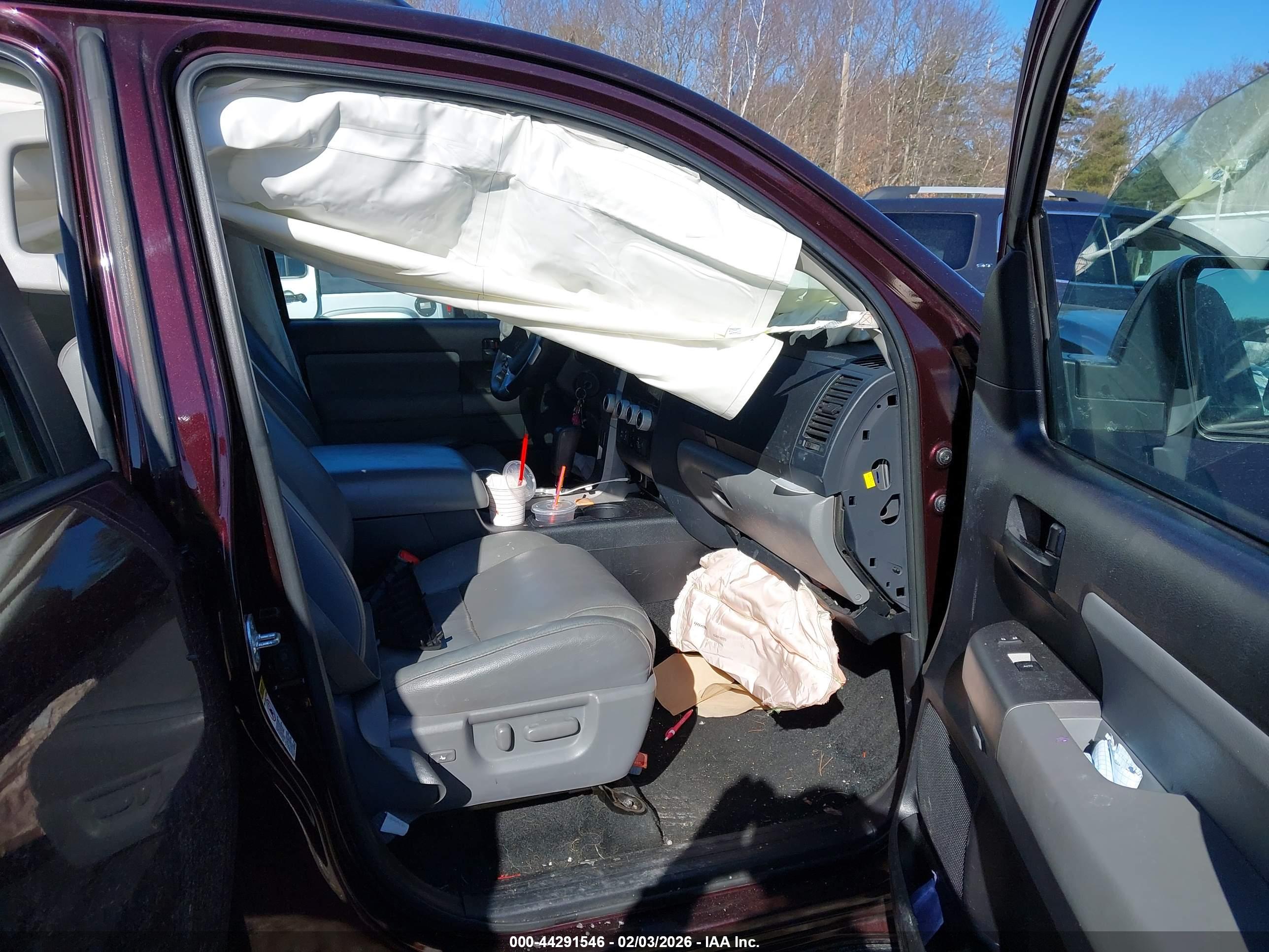 TOYOTA SEQUOIA image 5