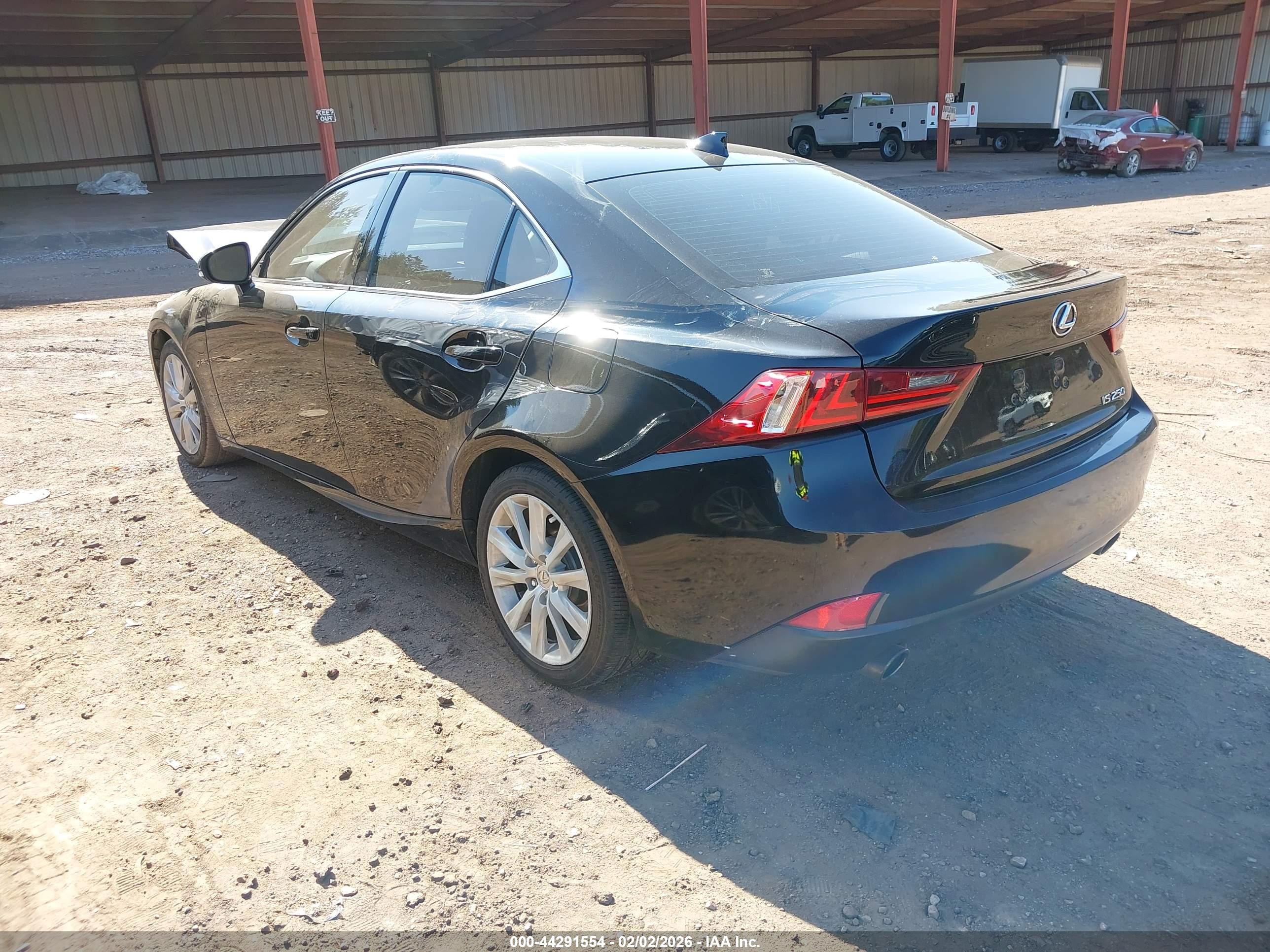 LEXUS IS image 3