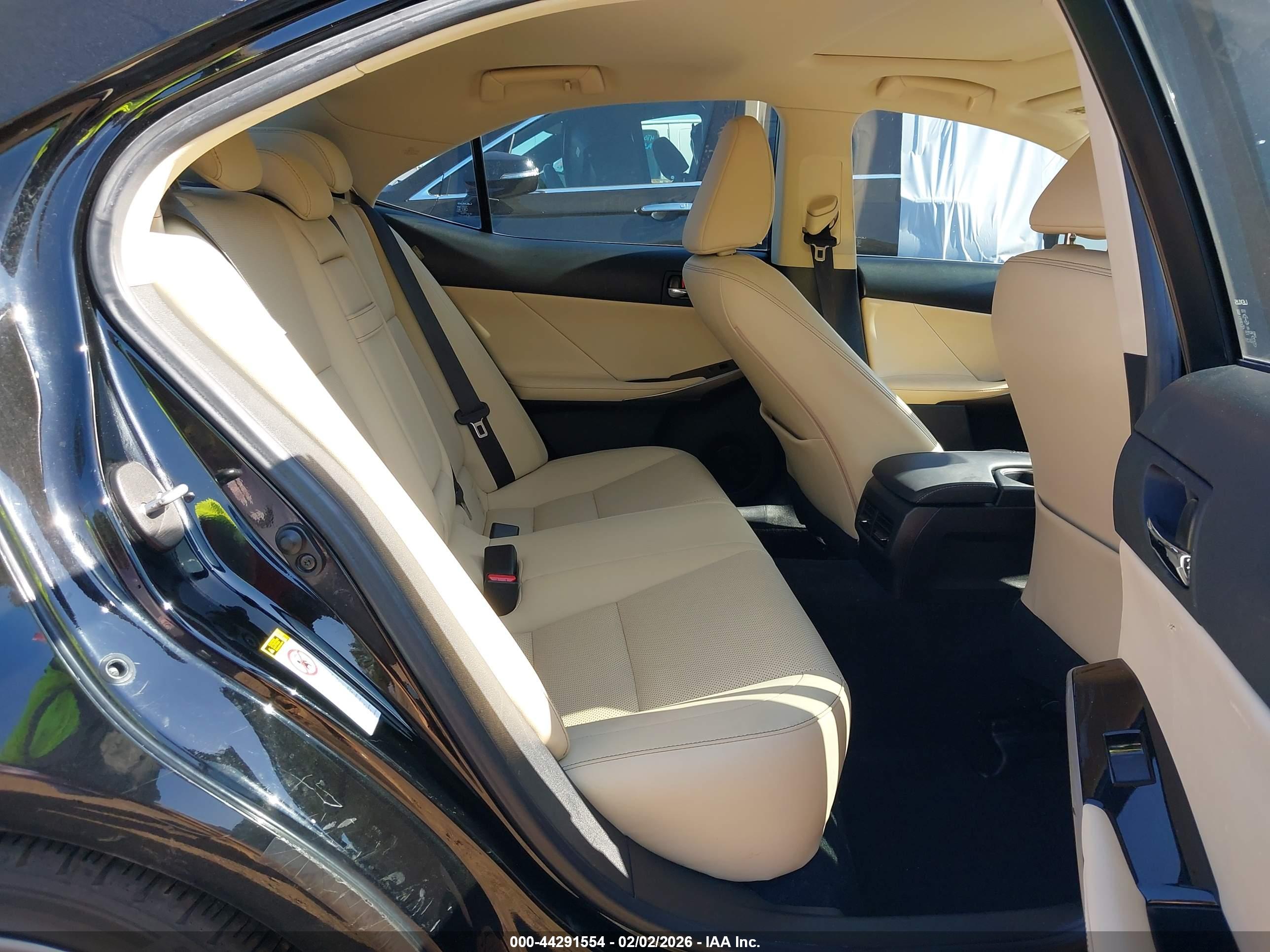 LEXUS IS image 8