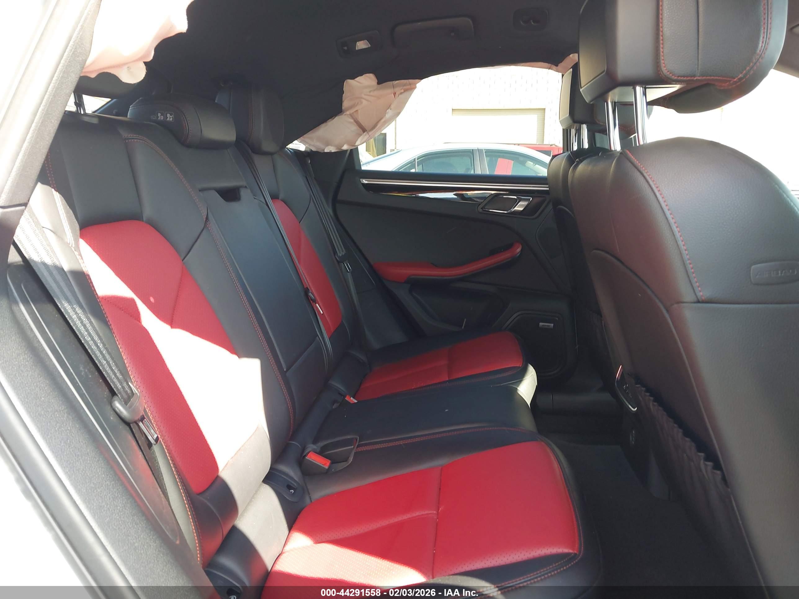 PORSCHE MACAN image 8