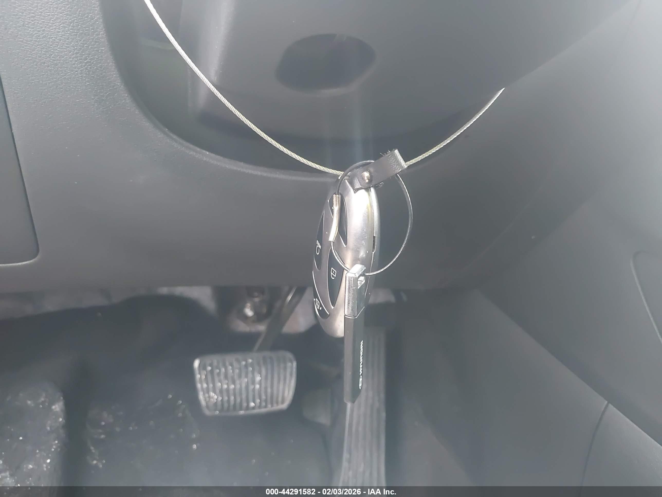 HYUNDAI TUCSON image 11