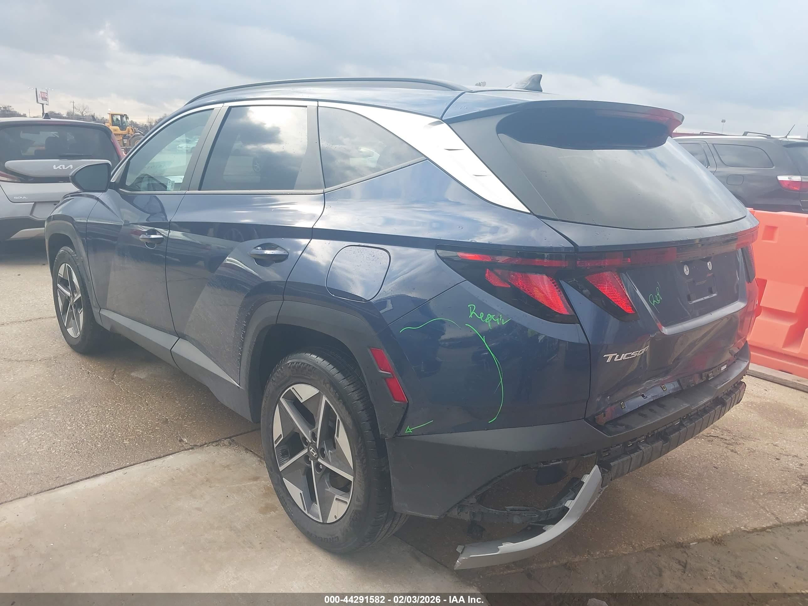 HYUNDAI TUCSON image 3