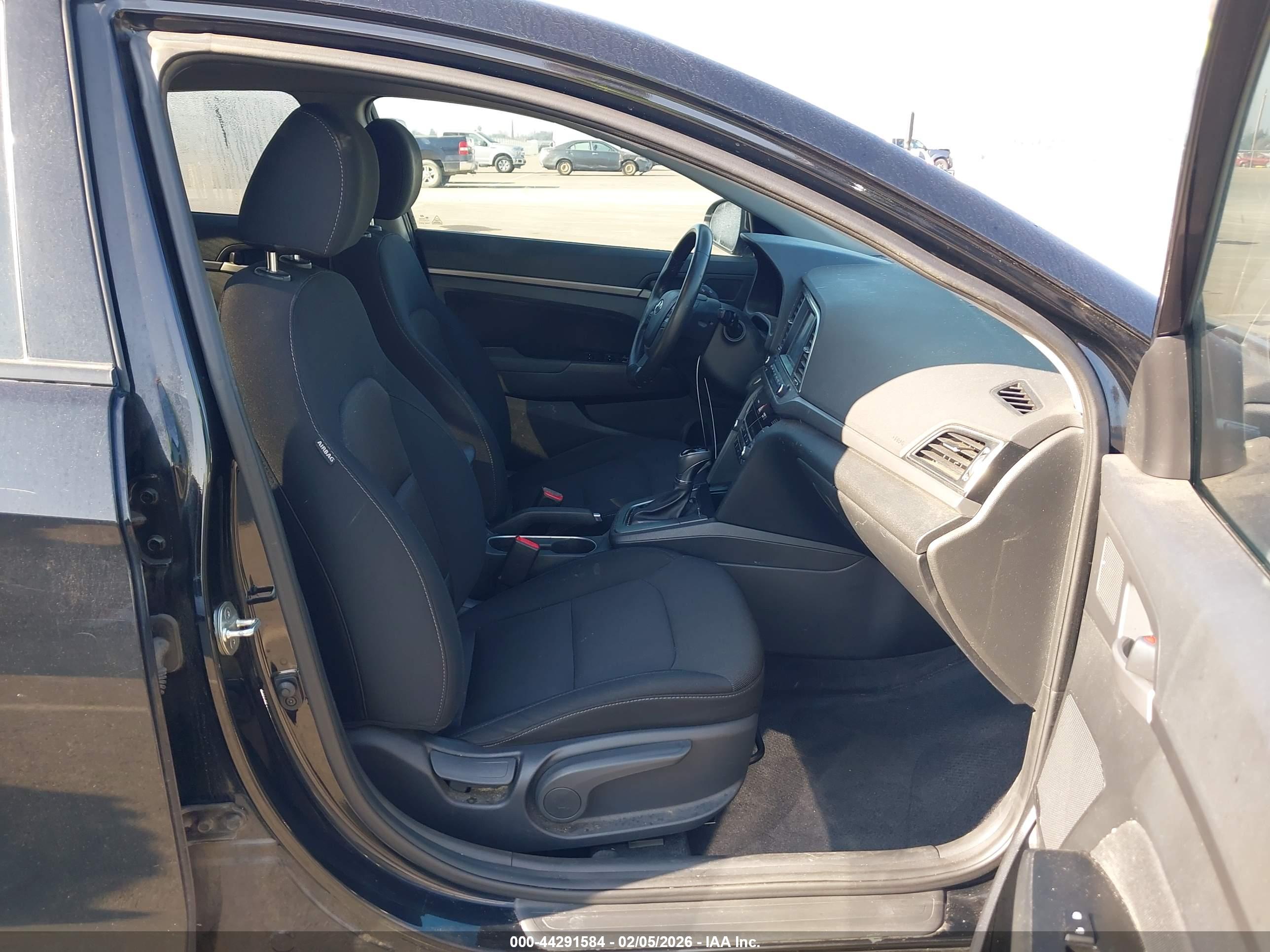 HYUNDAI ELANTRA image 5