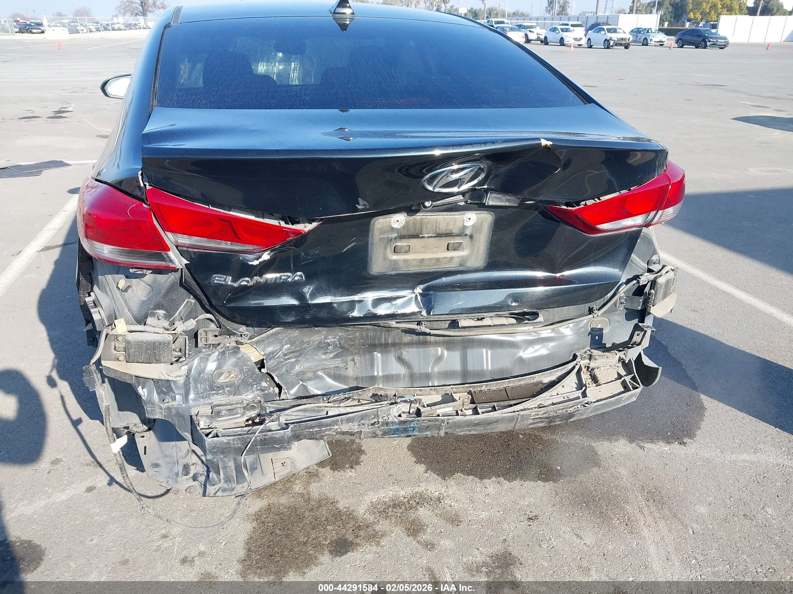 HYUNDAI ELANTRA image 6