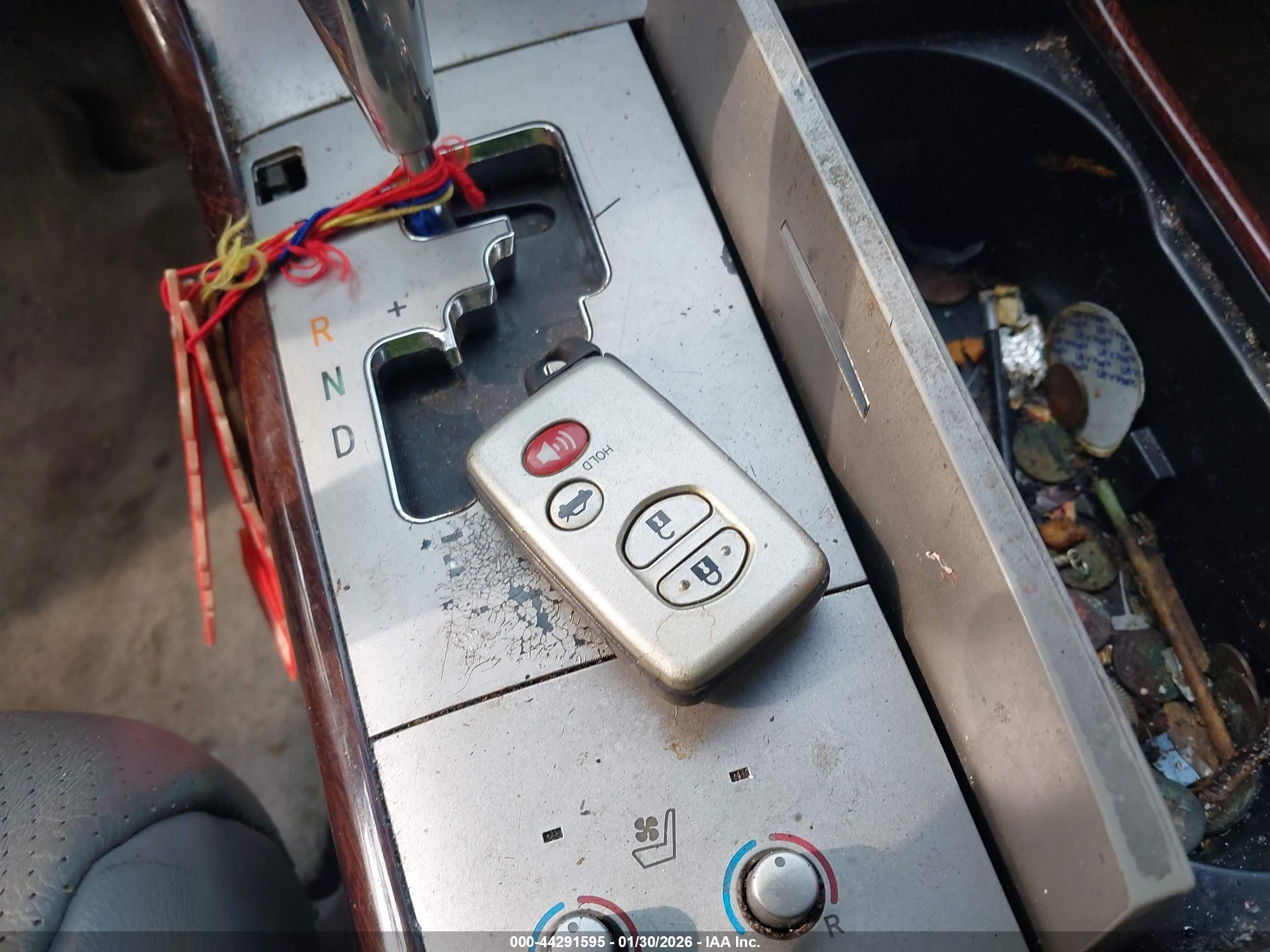 TOYOTA AVALON image 11
