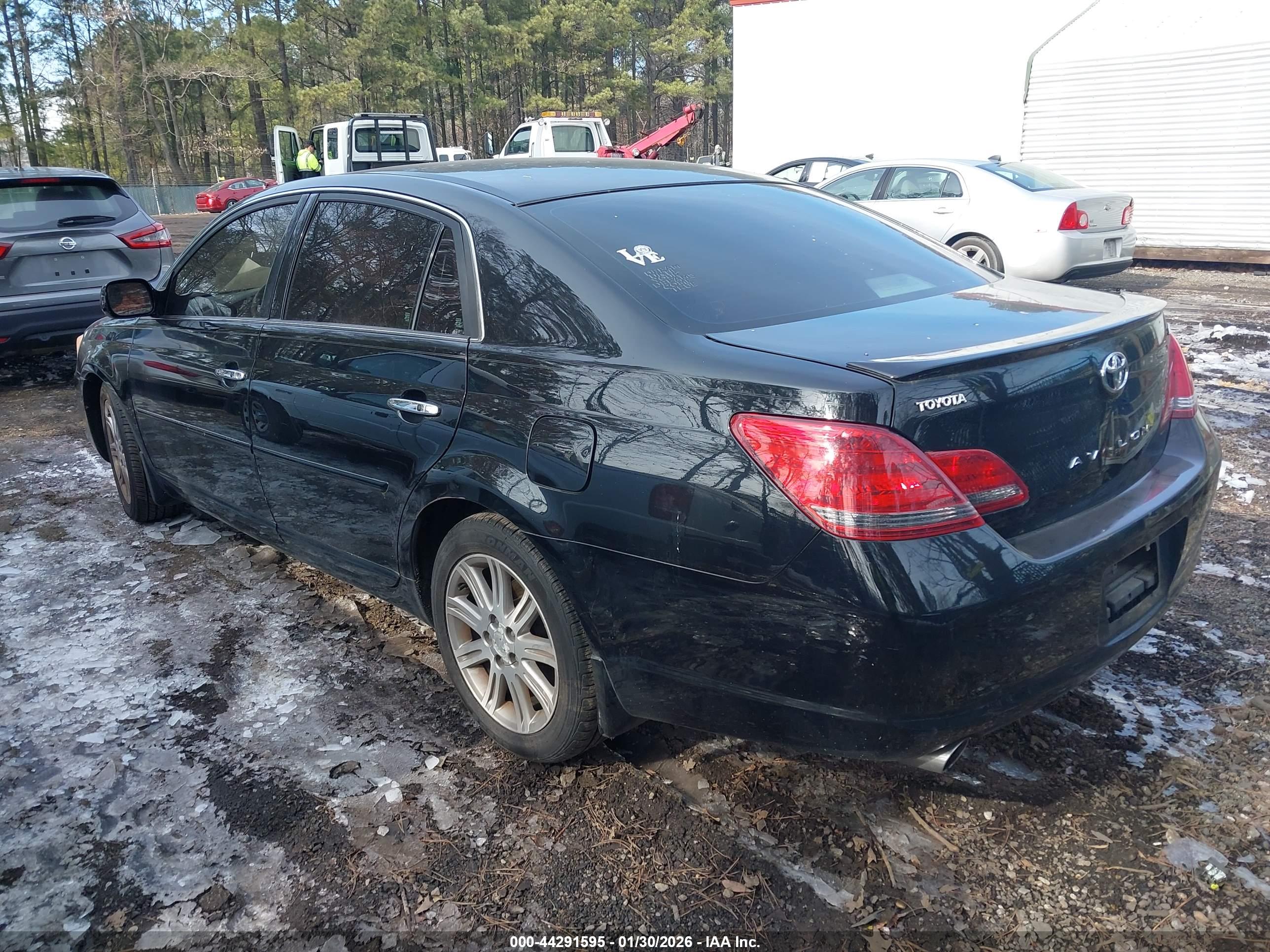 TOYOTA AVALON image 3