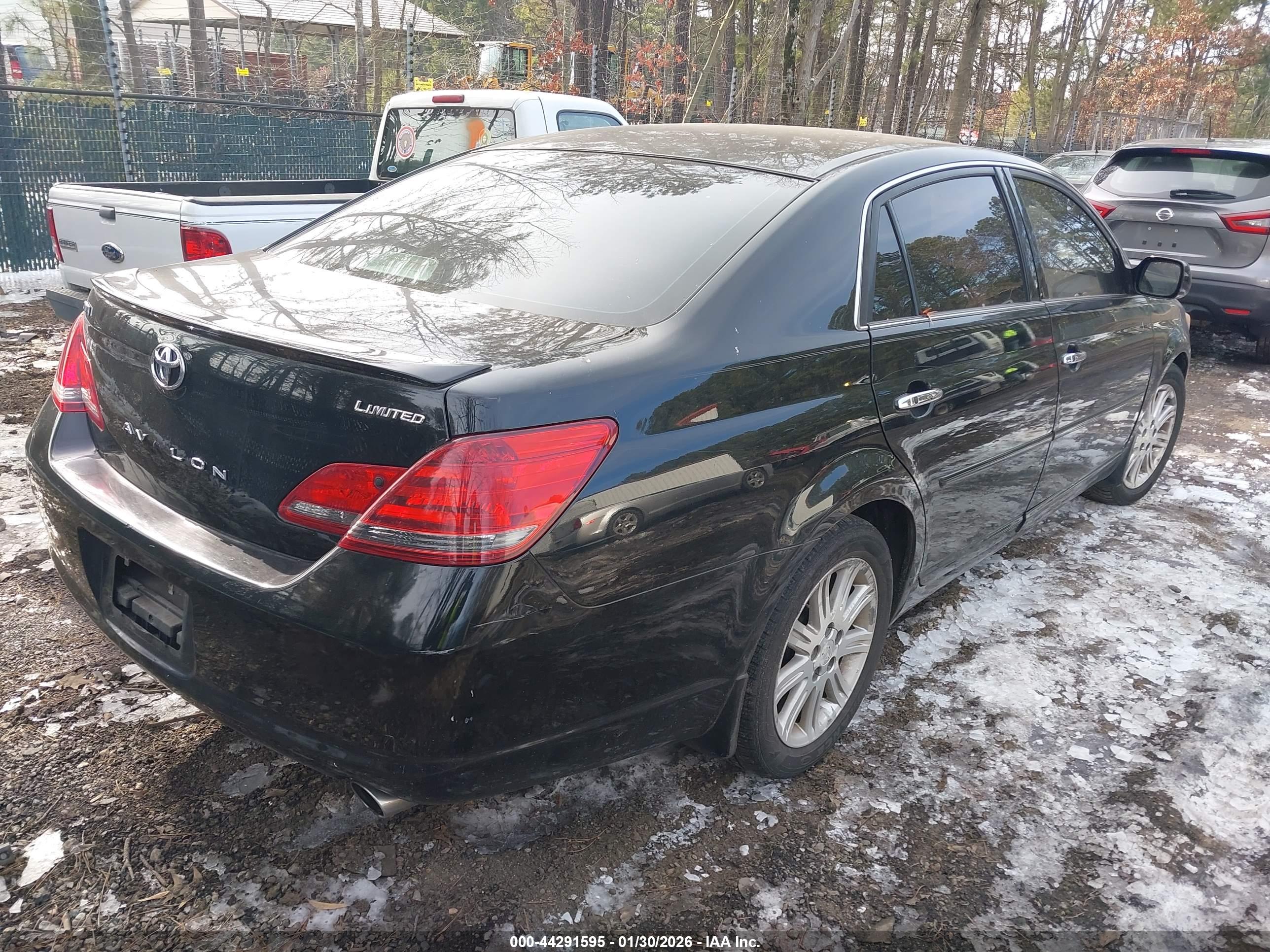 TOYOTA AVALON image 4
