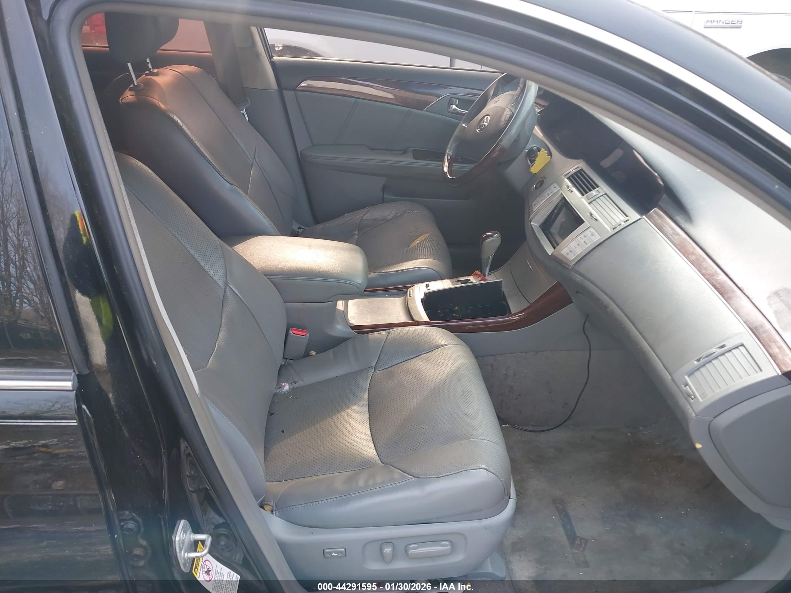 TOYOTA AVALON image 5