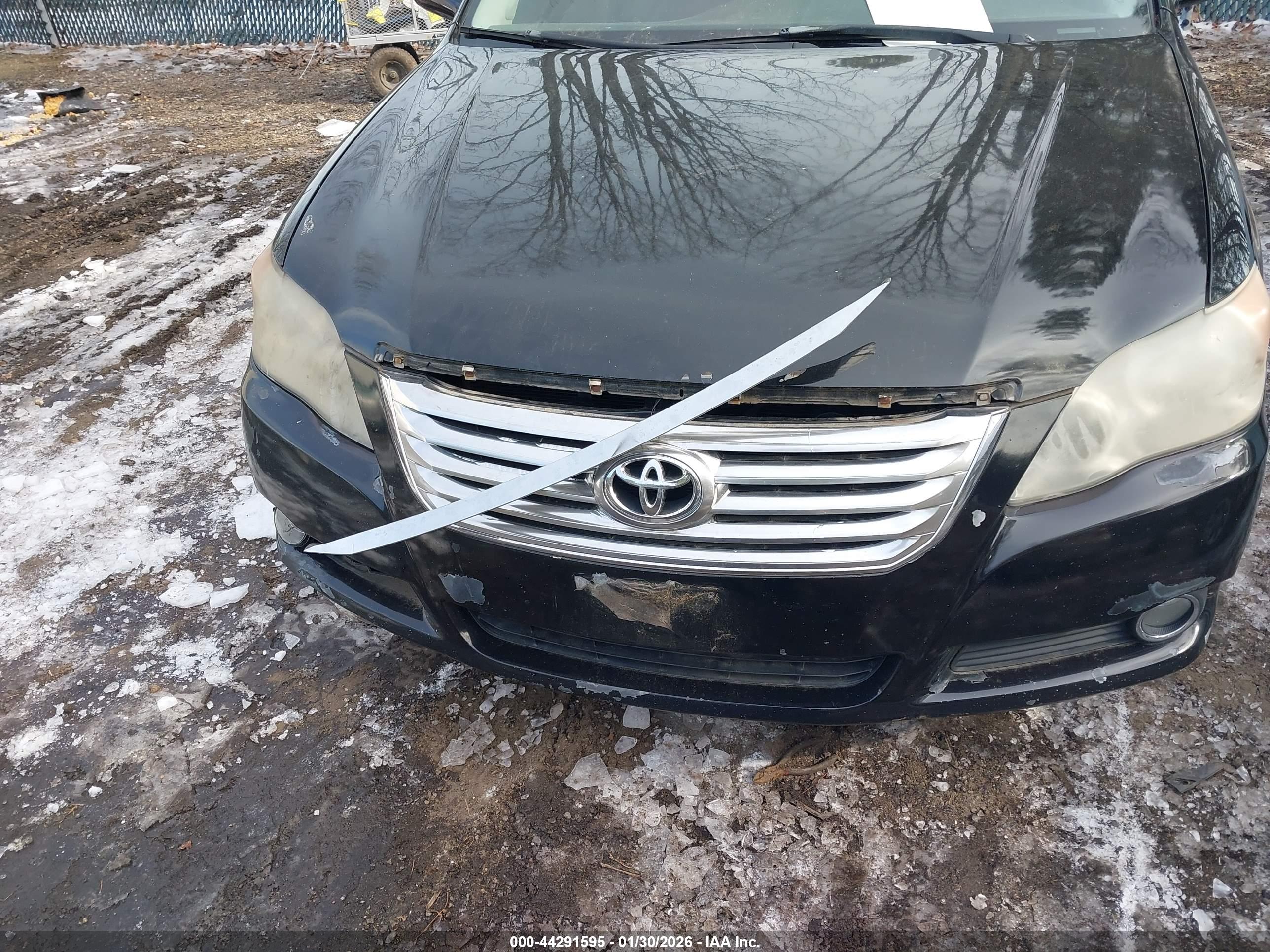 TOYOTA AVALON image 6
