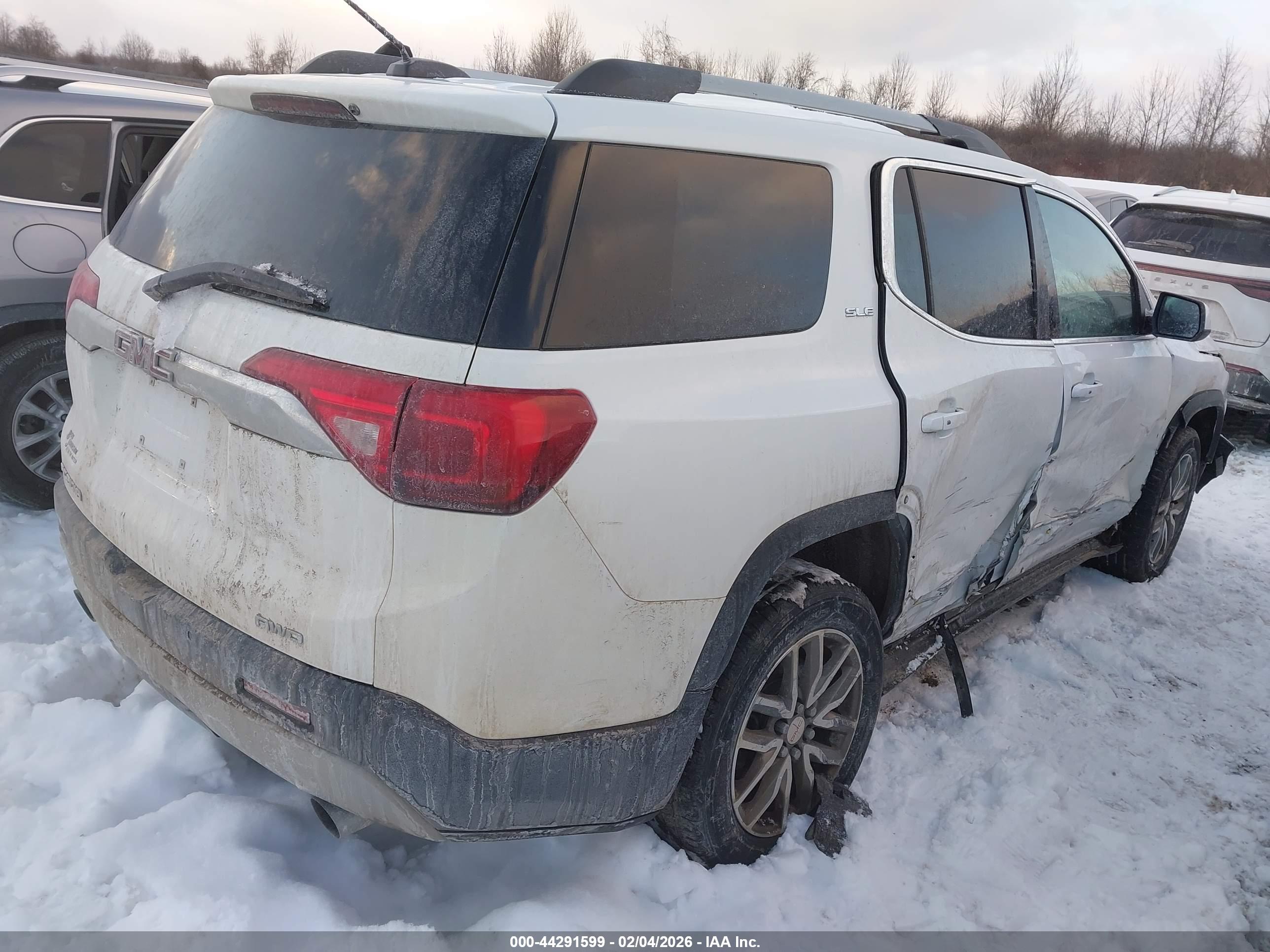 GMC ACADIA image 4