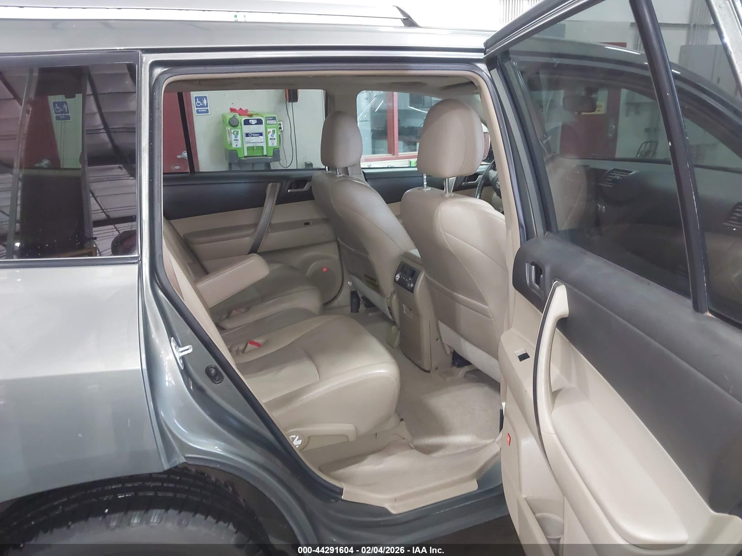 TOYOTA HIGHLANDER image 8