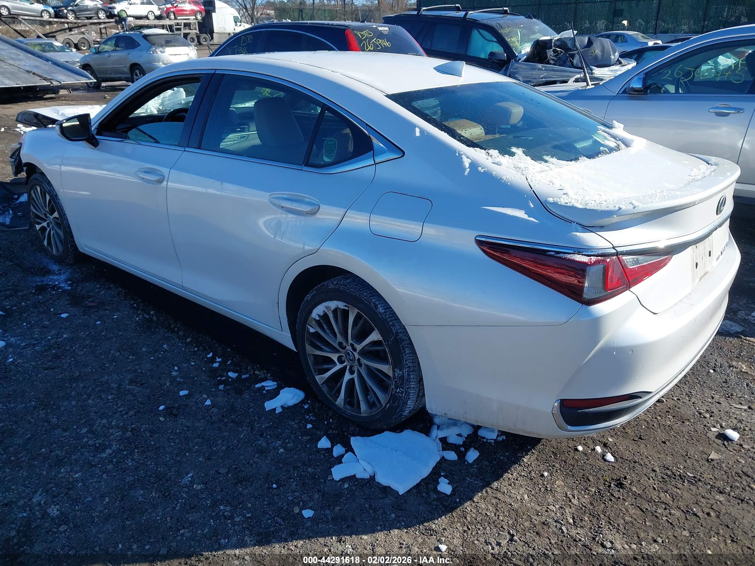 LEXUS ES image 3