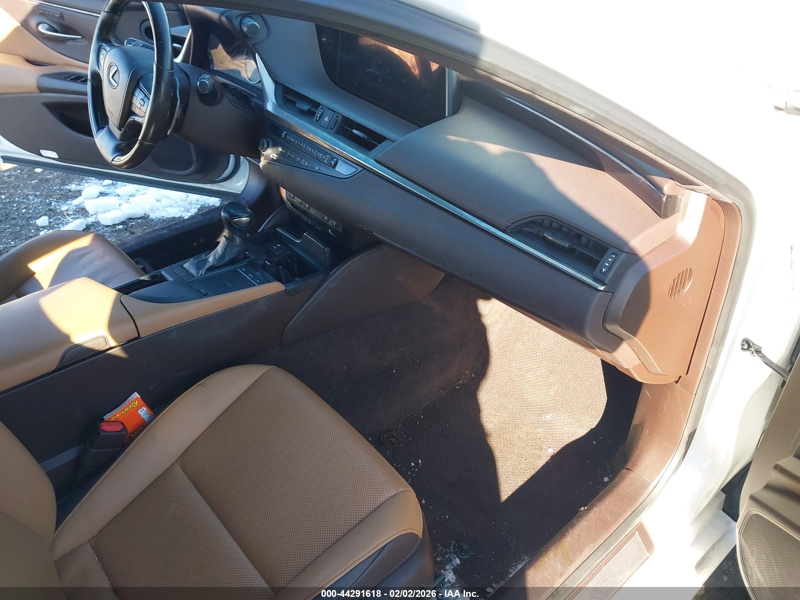 LEXUS ES image 5