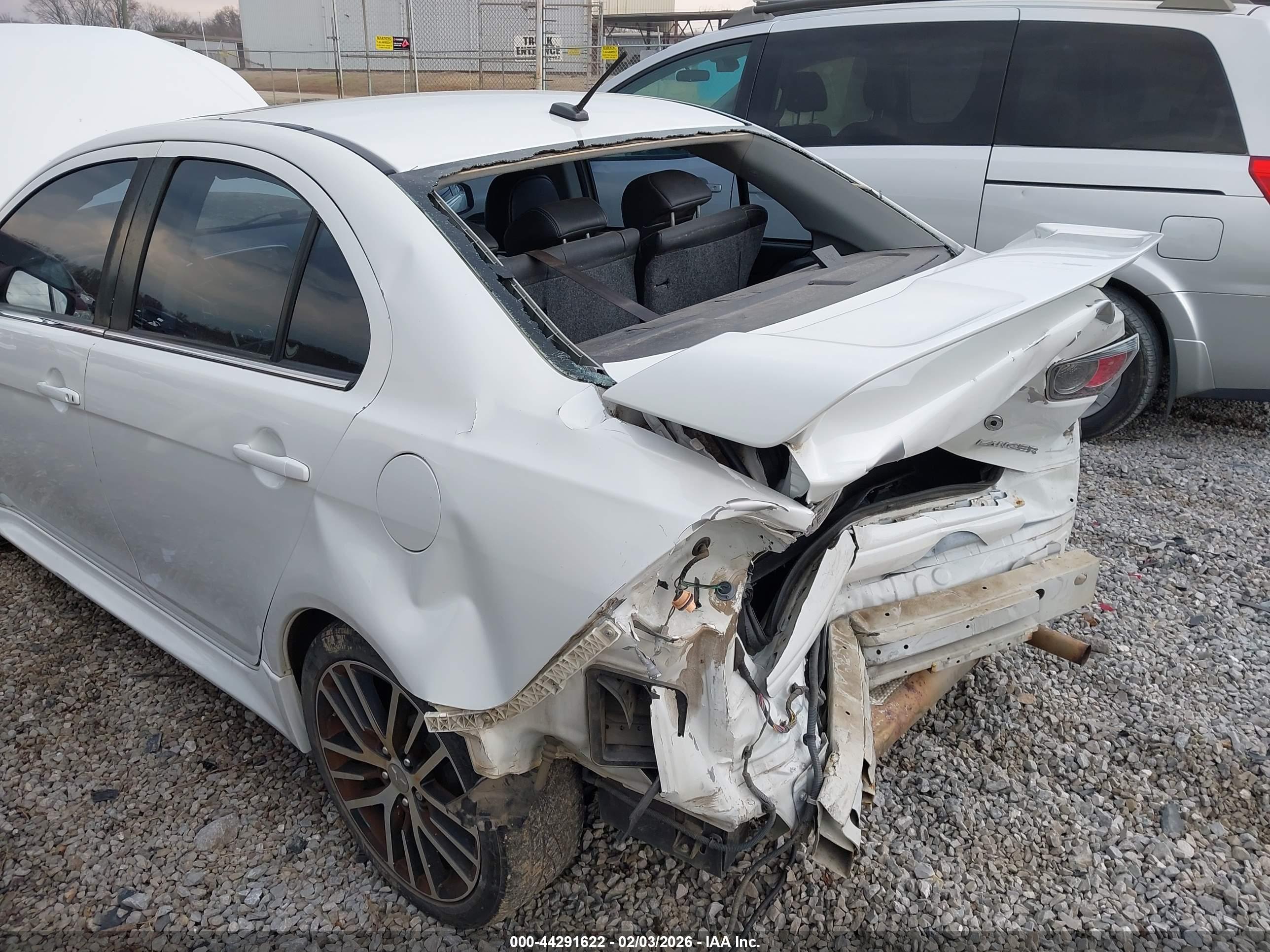 MITSUBISHI LANCER image 6