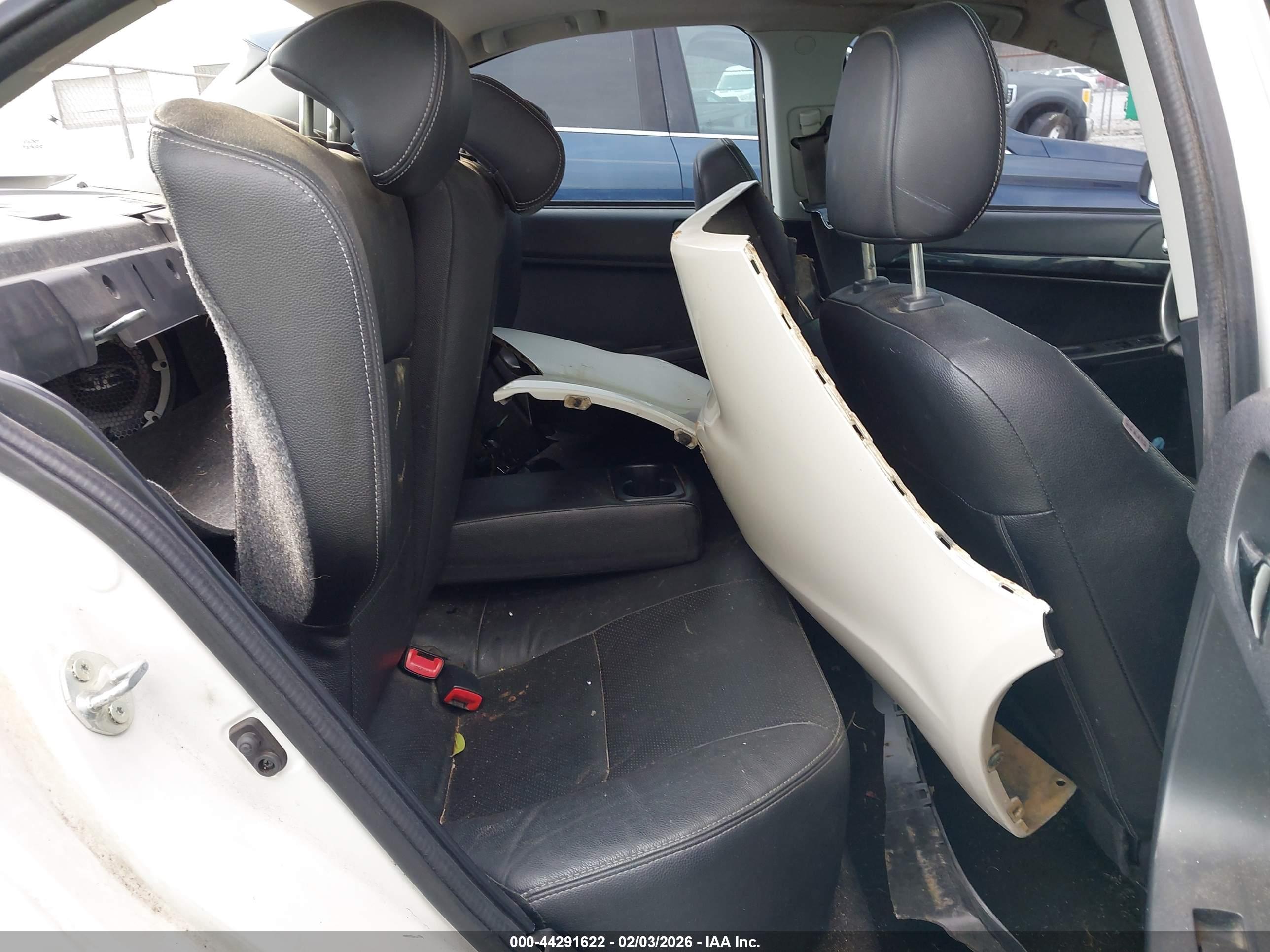 MITSUBISHI LANCER image 8