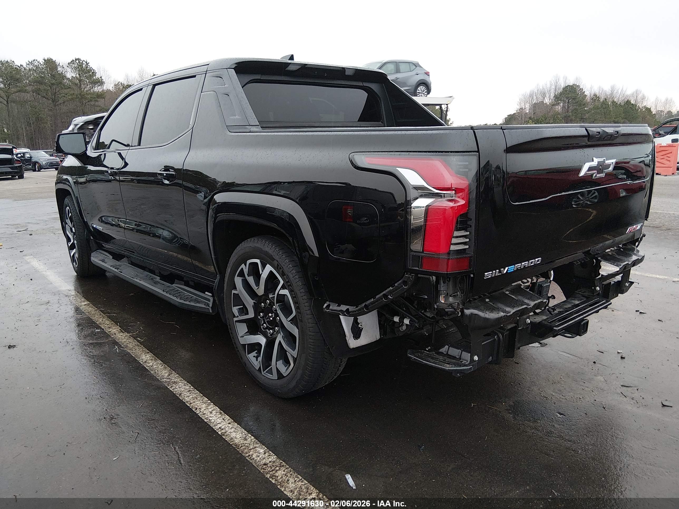 CHEVROLET SILVERADO image 3