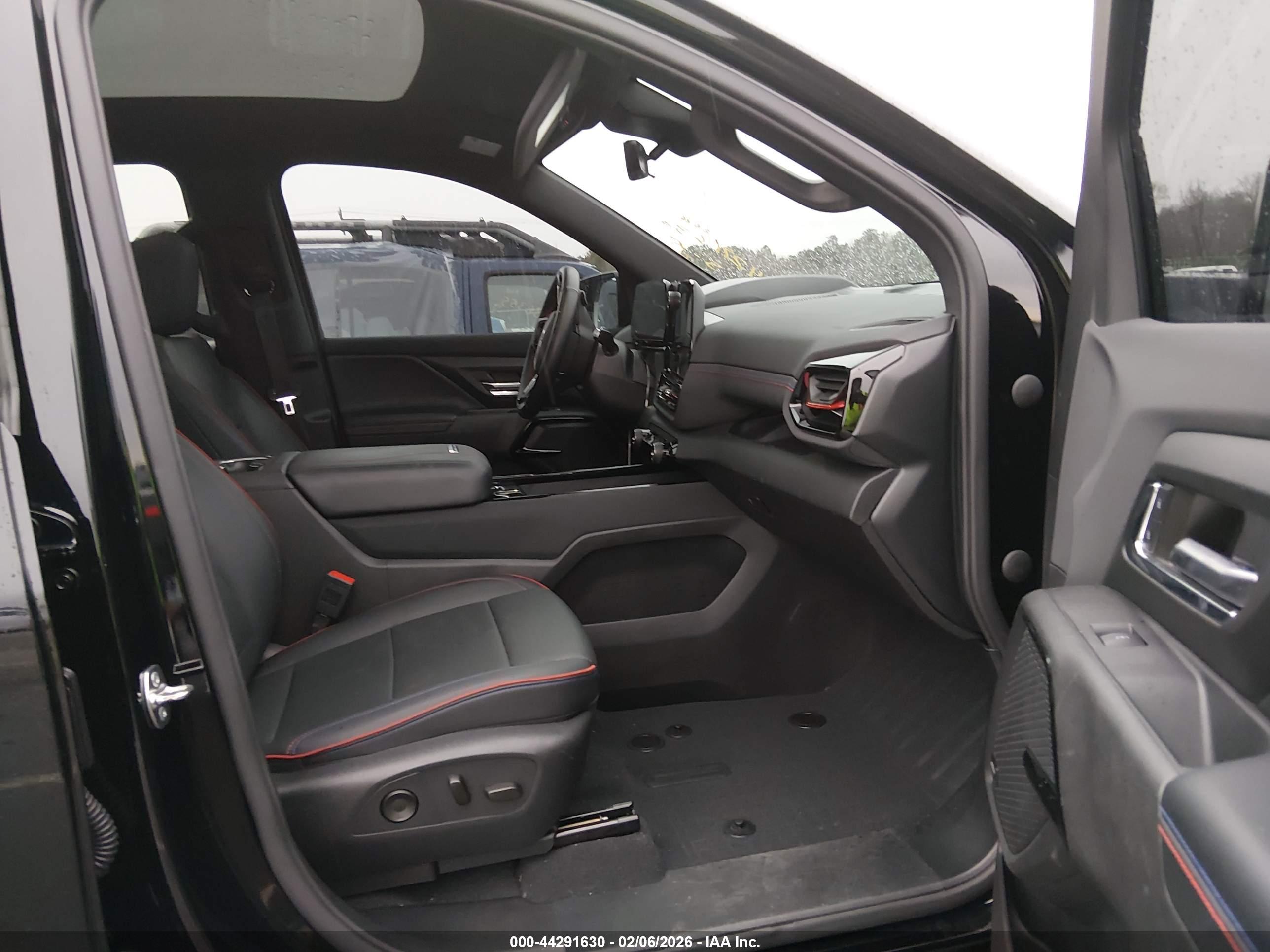 CHEVROLET SILVERADO image 5