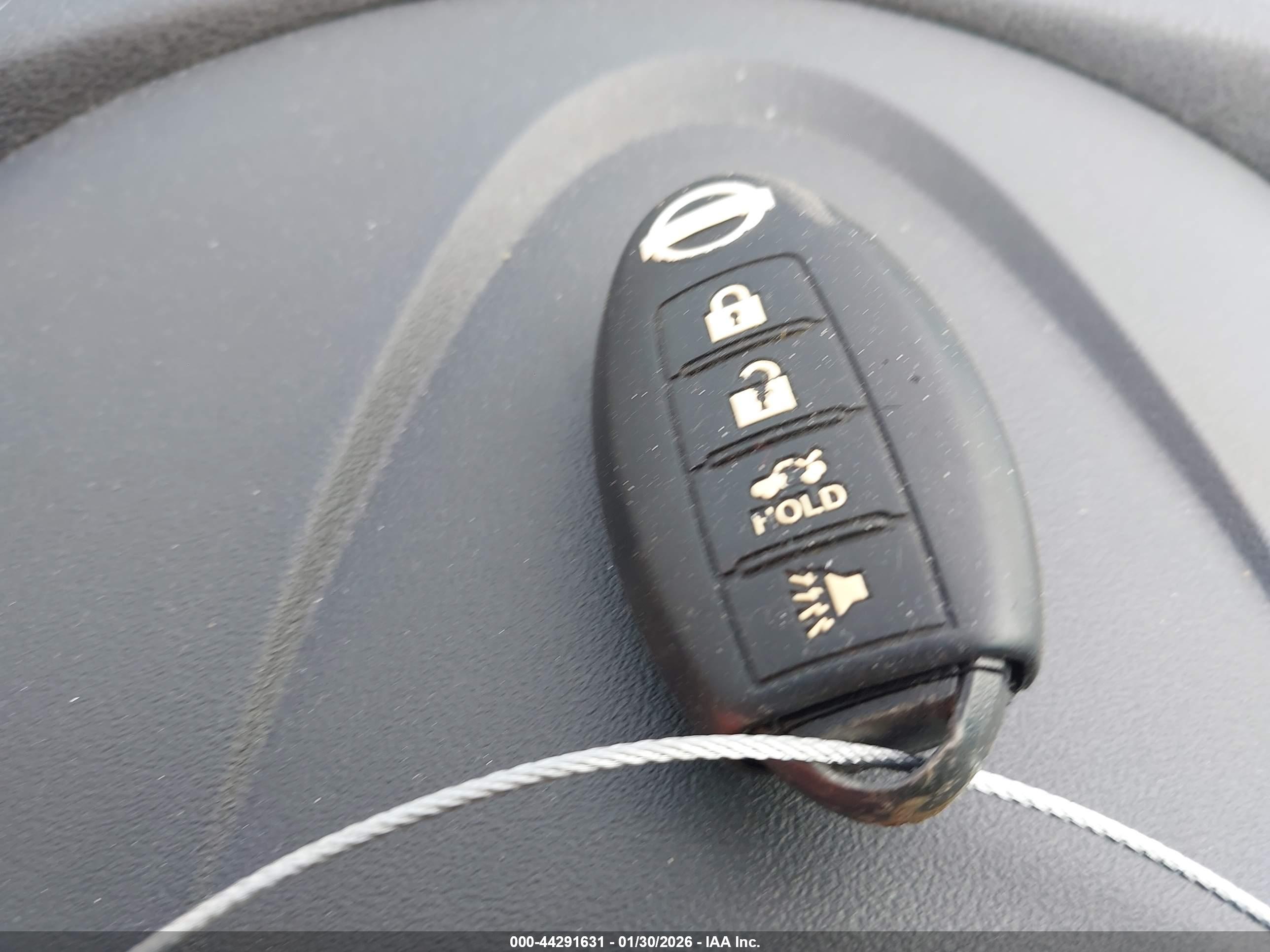 NISSAN MAXIMA image 11