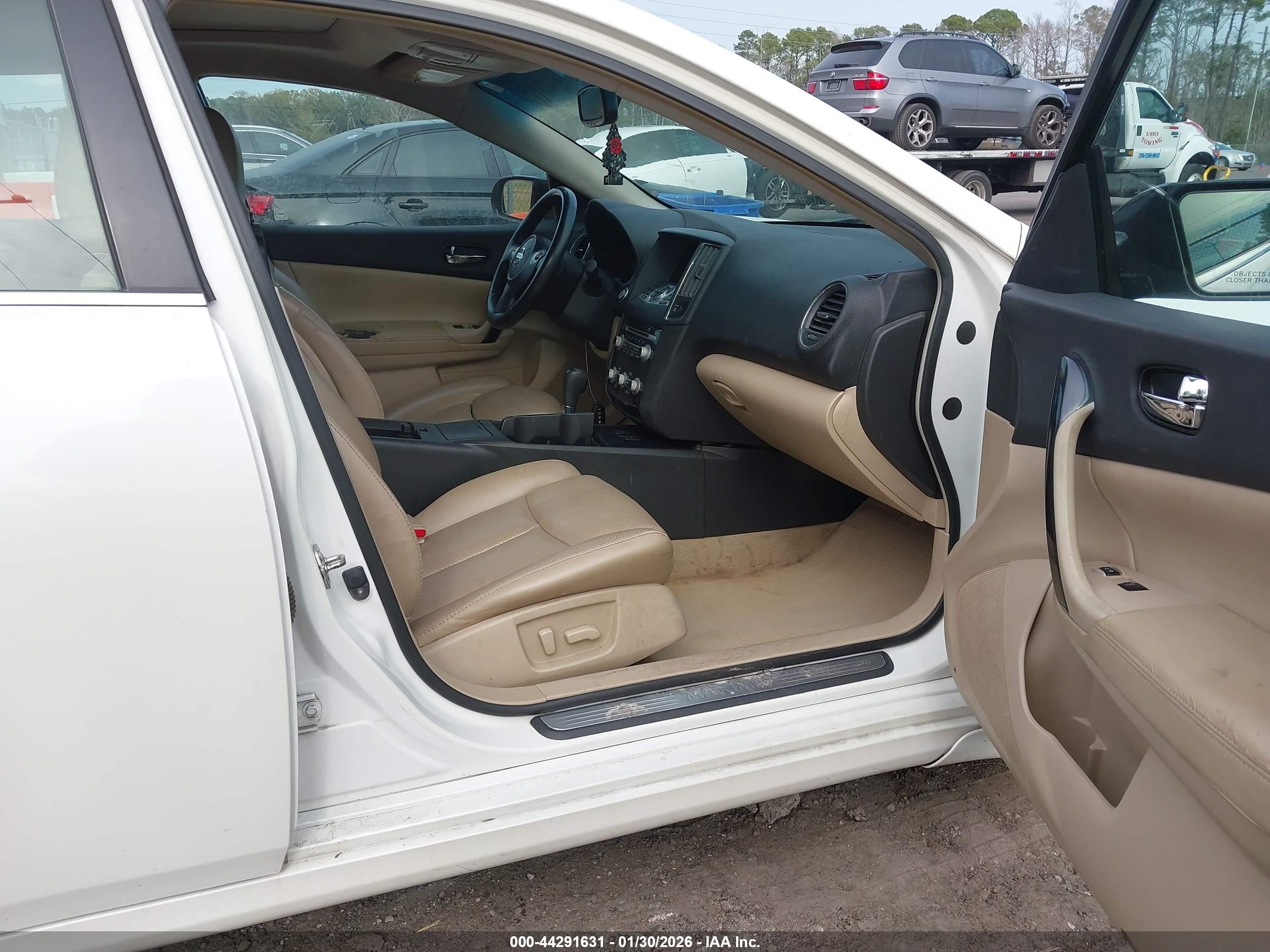 NISSAN MAXIMA image 5