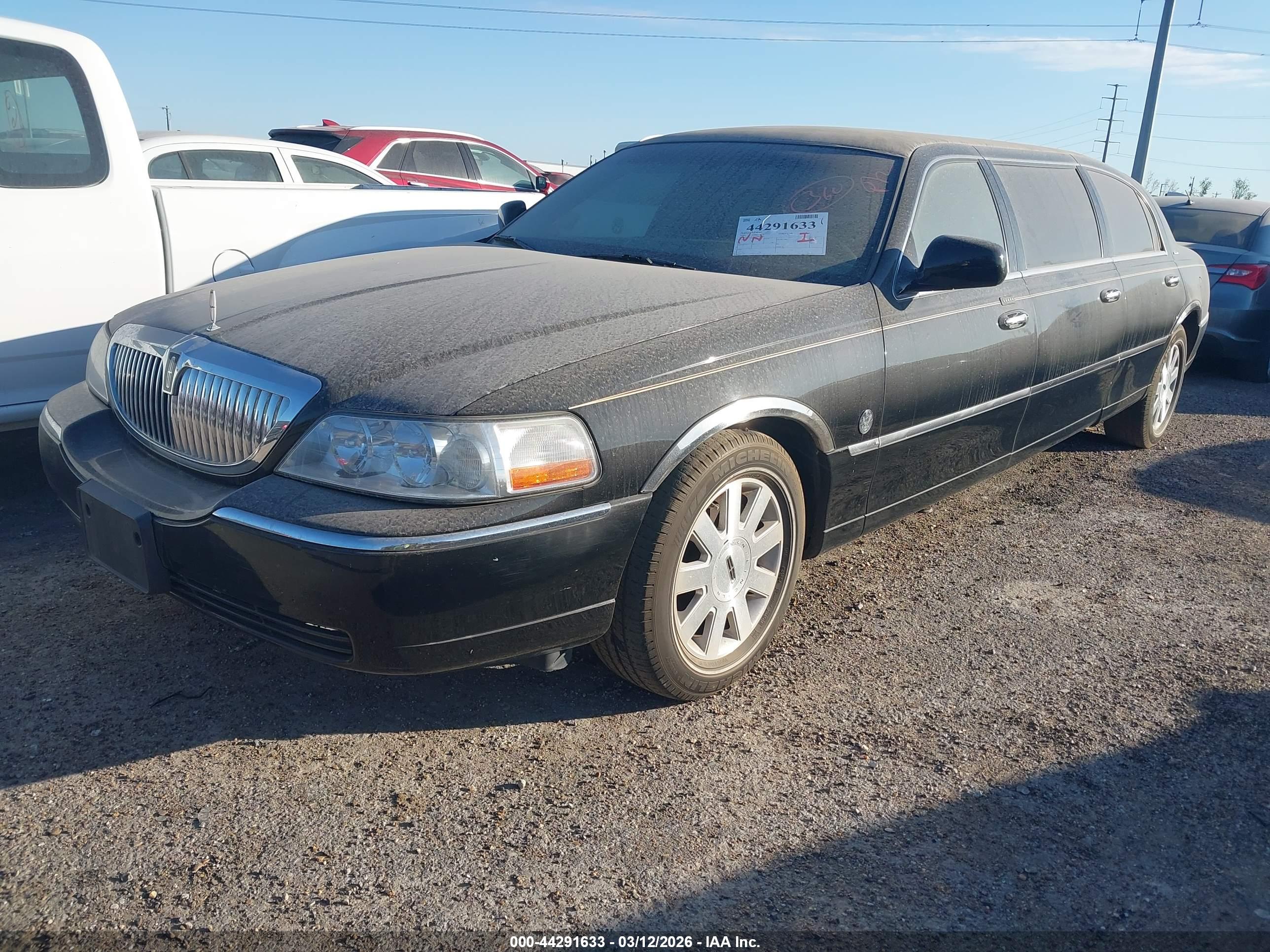 LINCOLN TOWN image 2