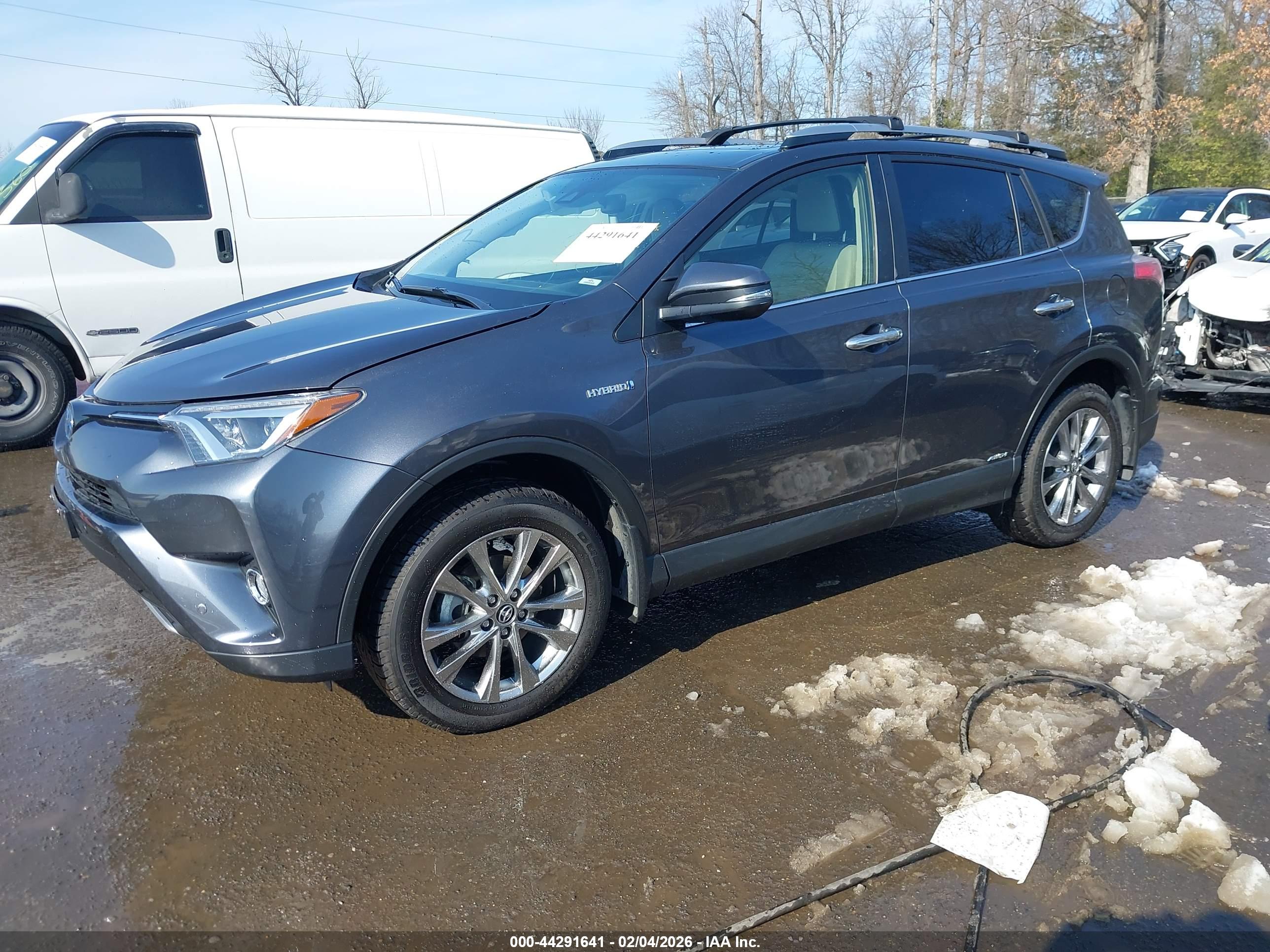 TOYOTA RAV4 image 2