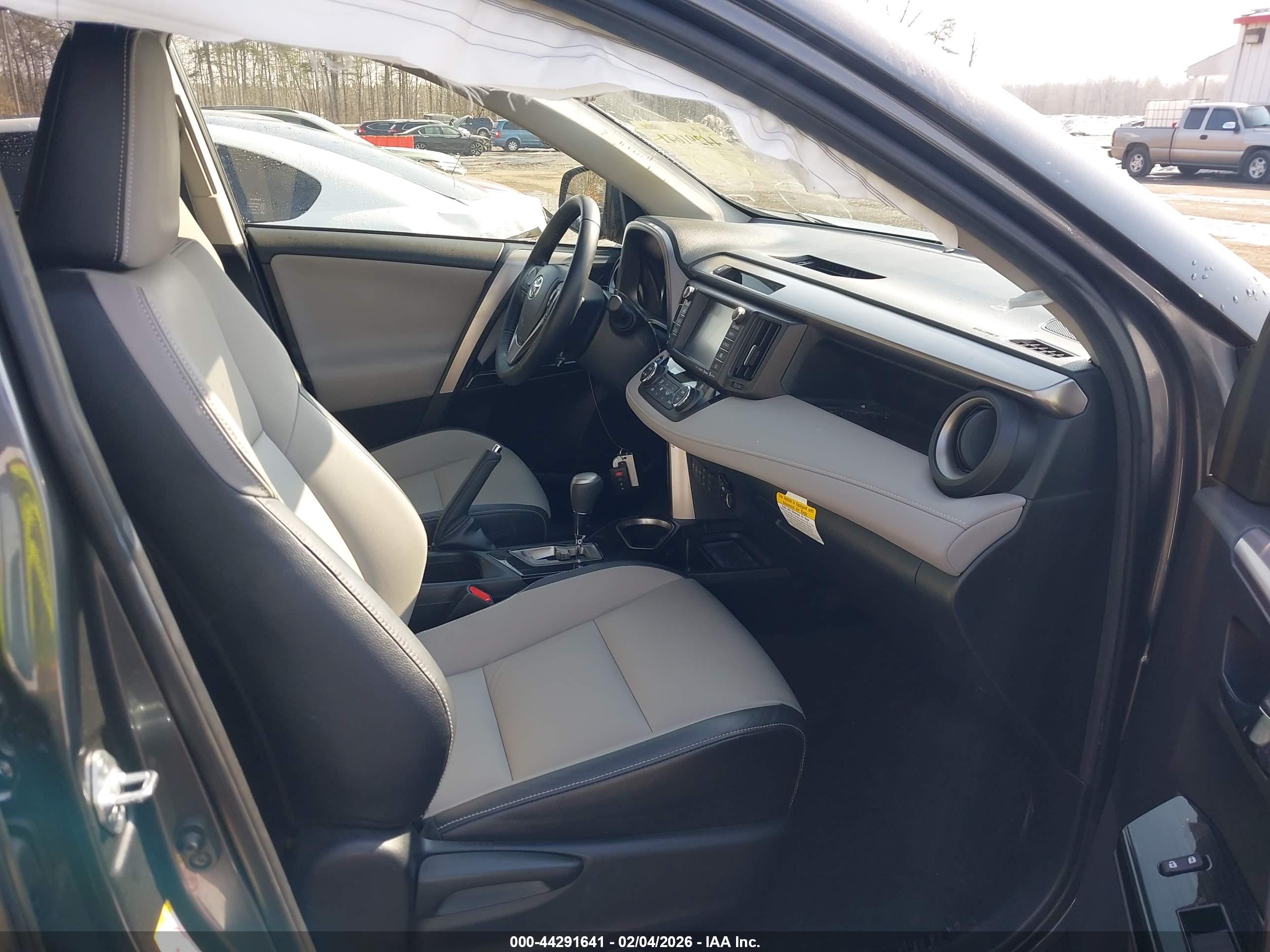 TOYOTA RAV4 image 5