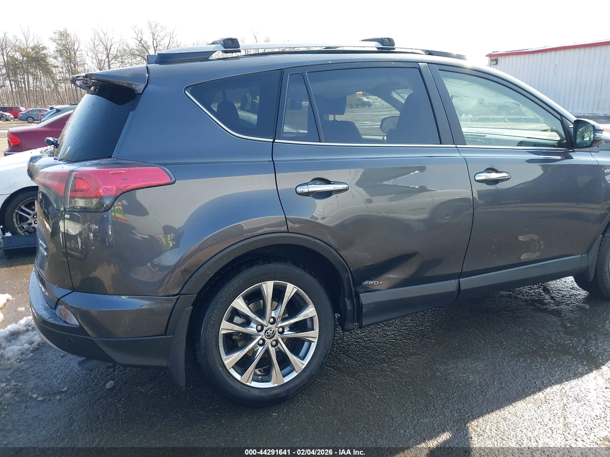 TOYOTA RAV4 image 6