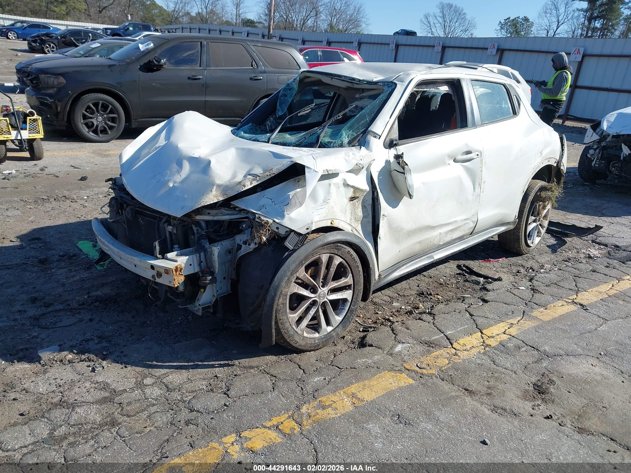 NISSAN JUKE image 2