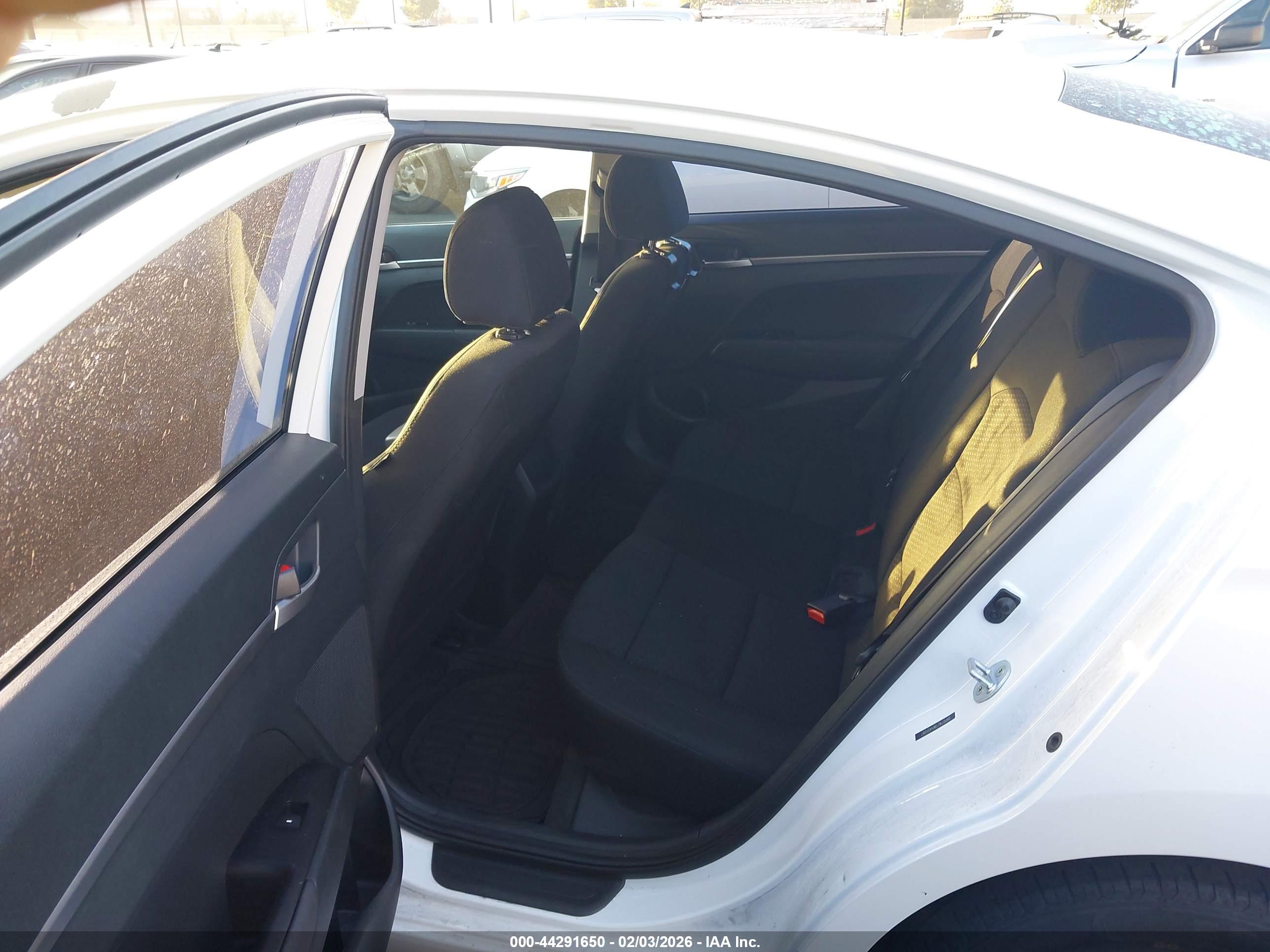 HYUNDAI ELANTRA image 8