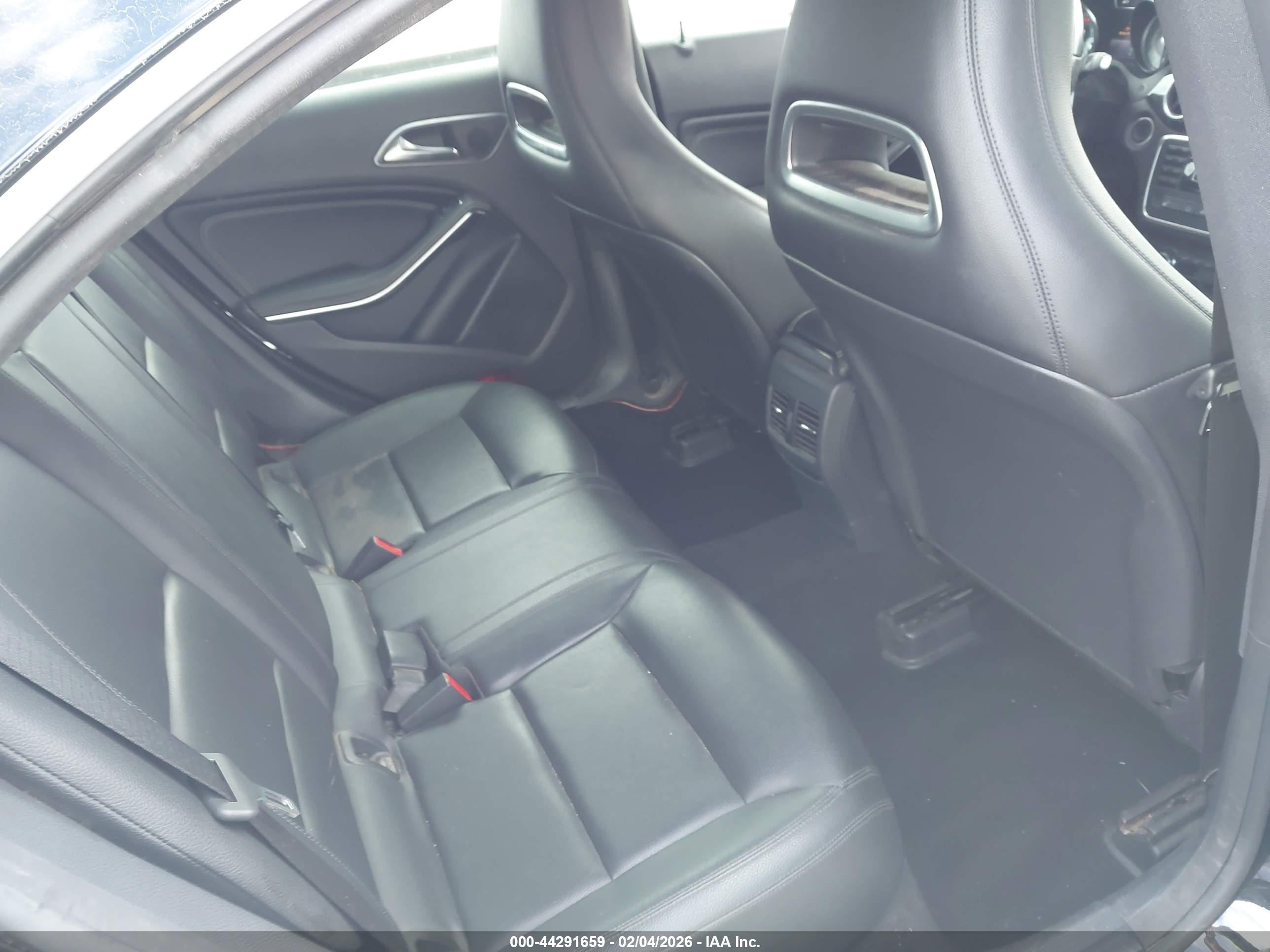 MERCEDES-BENZ CLA image 8