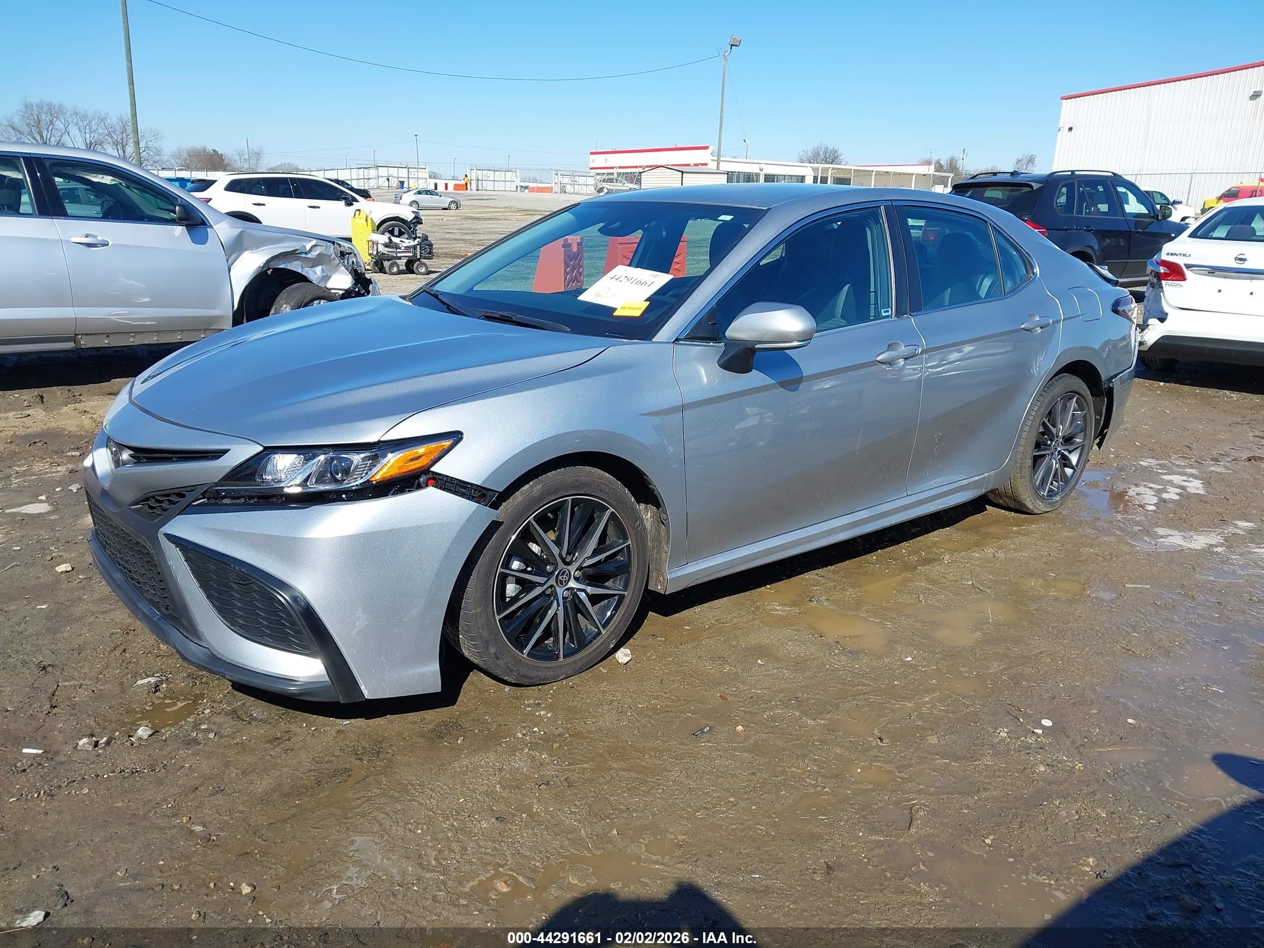 TOYOTA CAMRY image 2